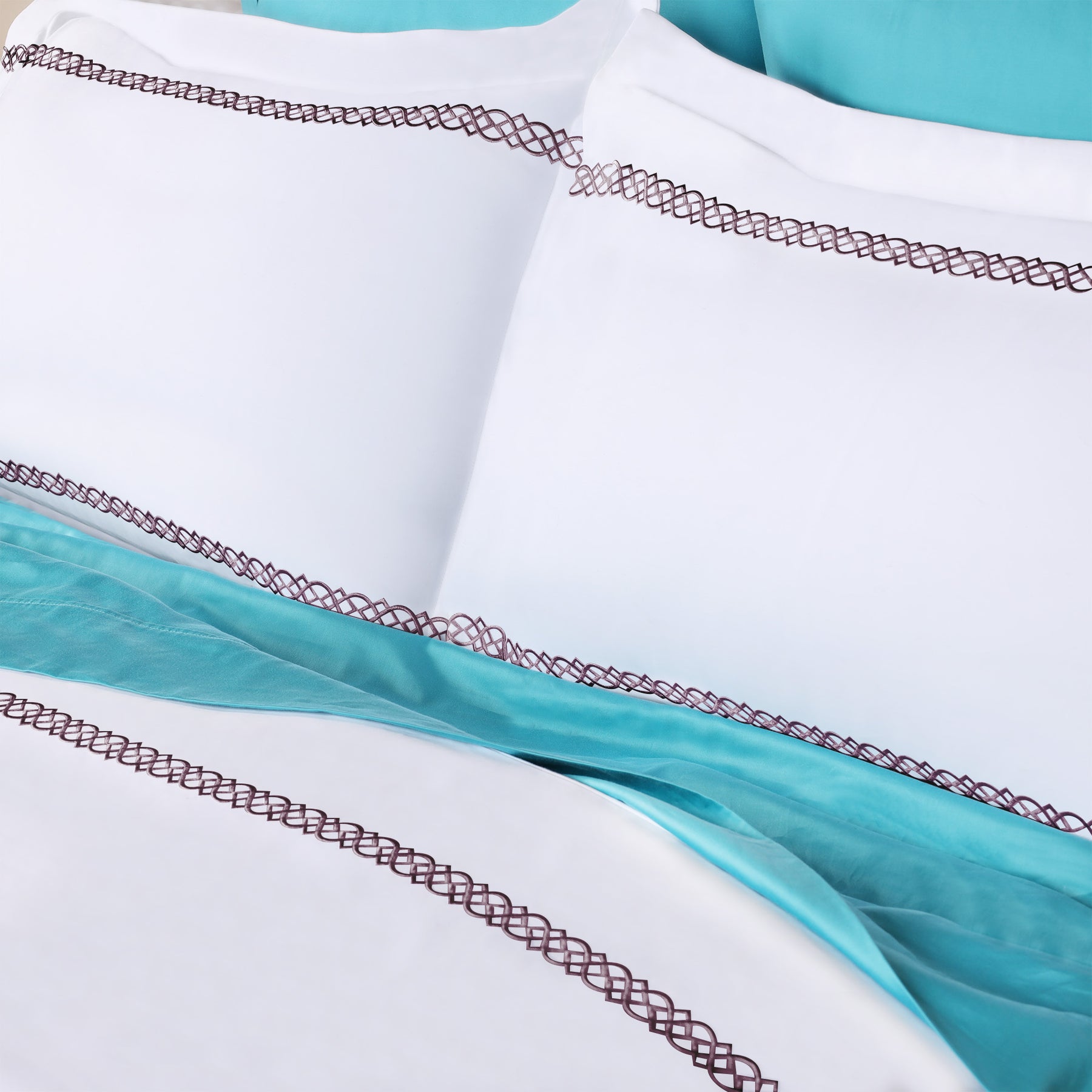 1000 Thread Count Egyptian Cotton Embroidered Duvet Cover Set - White/Plum
