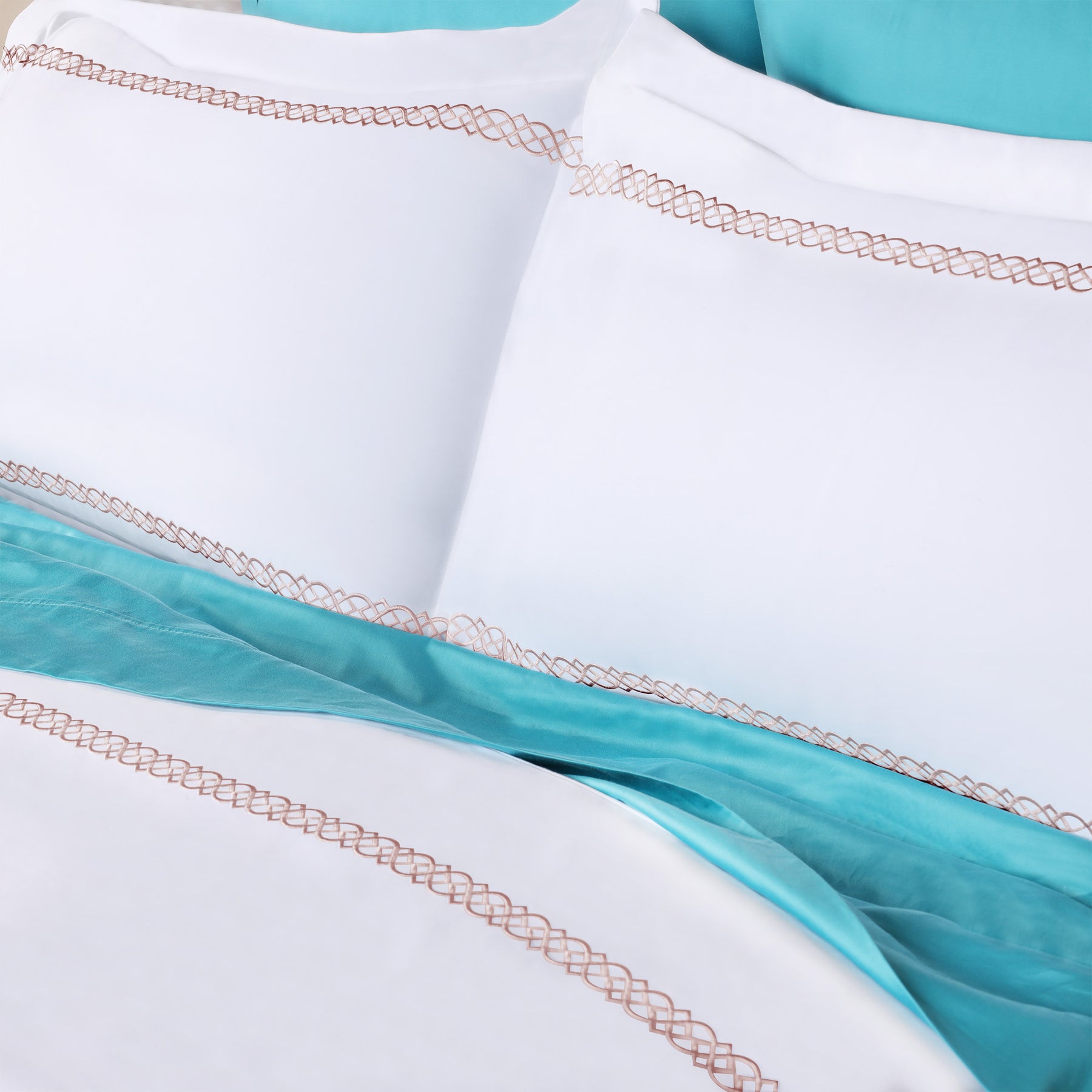 1000 Thread Count Egyptian Cotton Embroidered Duvet Cover Set - White/Tan