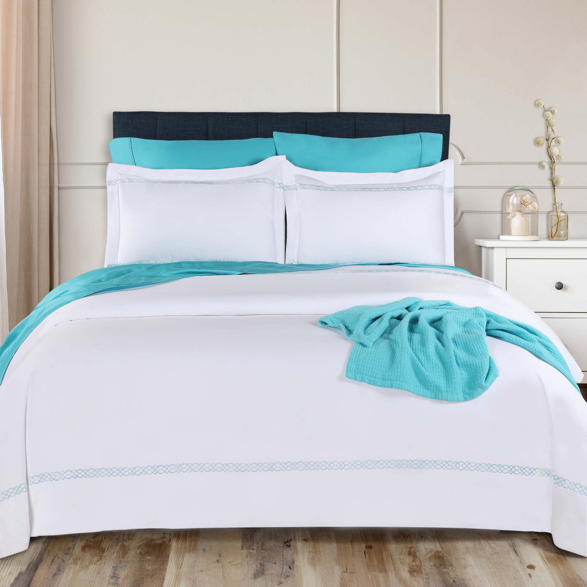 1000 Thread Count Egyptian Cotton Embroidered Duvet Cover Set - White/Blue