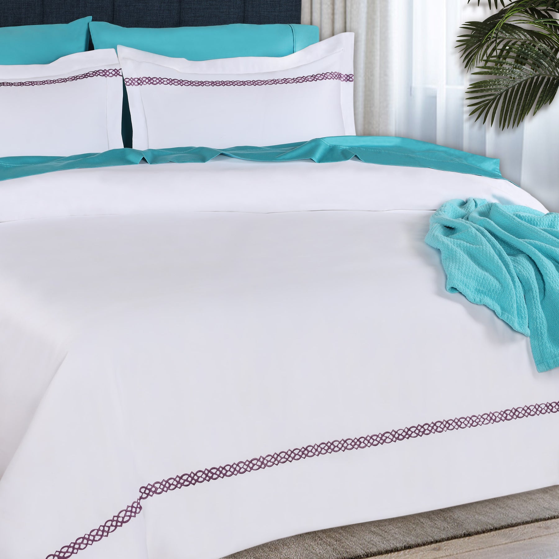 1000 Thread Count Egyptian Cotton Embroidered Duvet Cover Set - White/Platinum