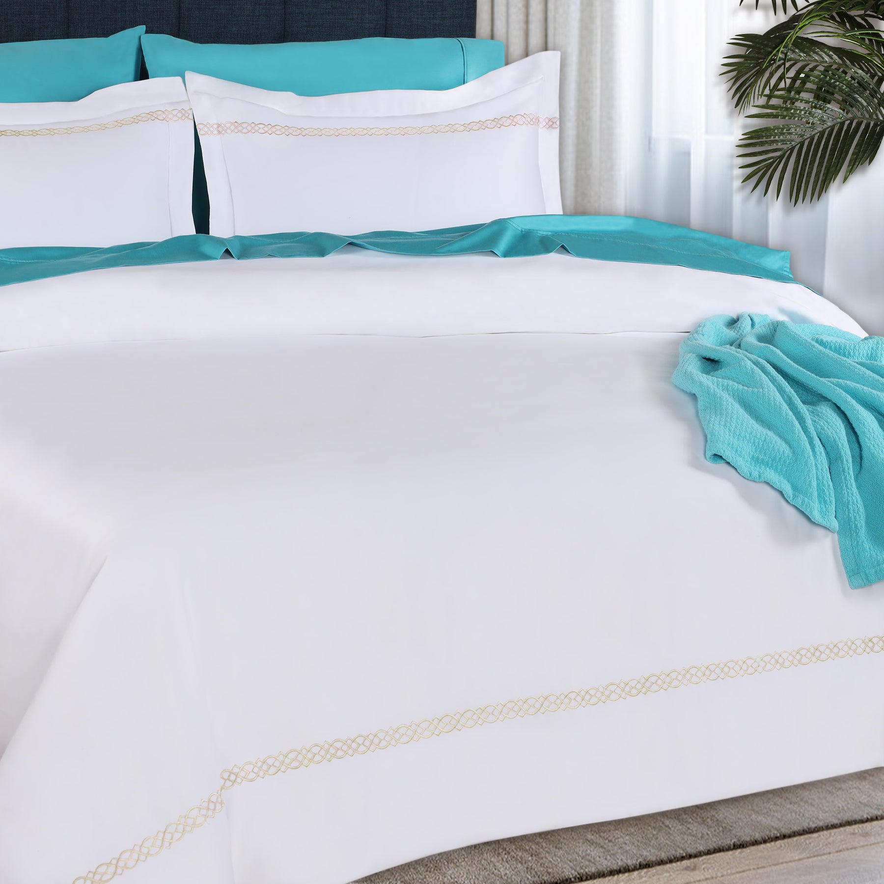 1000 Thread Count Egyptian Cotton Embroidered Duvet Cover Set - White/Tan