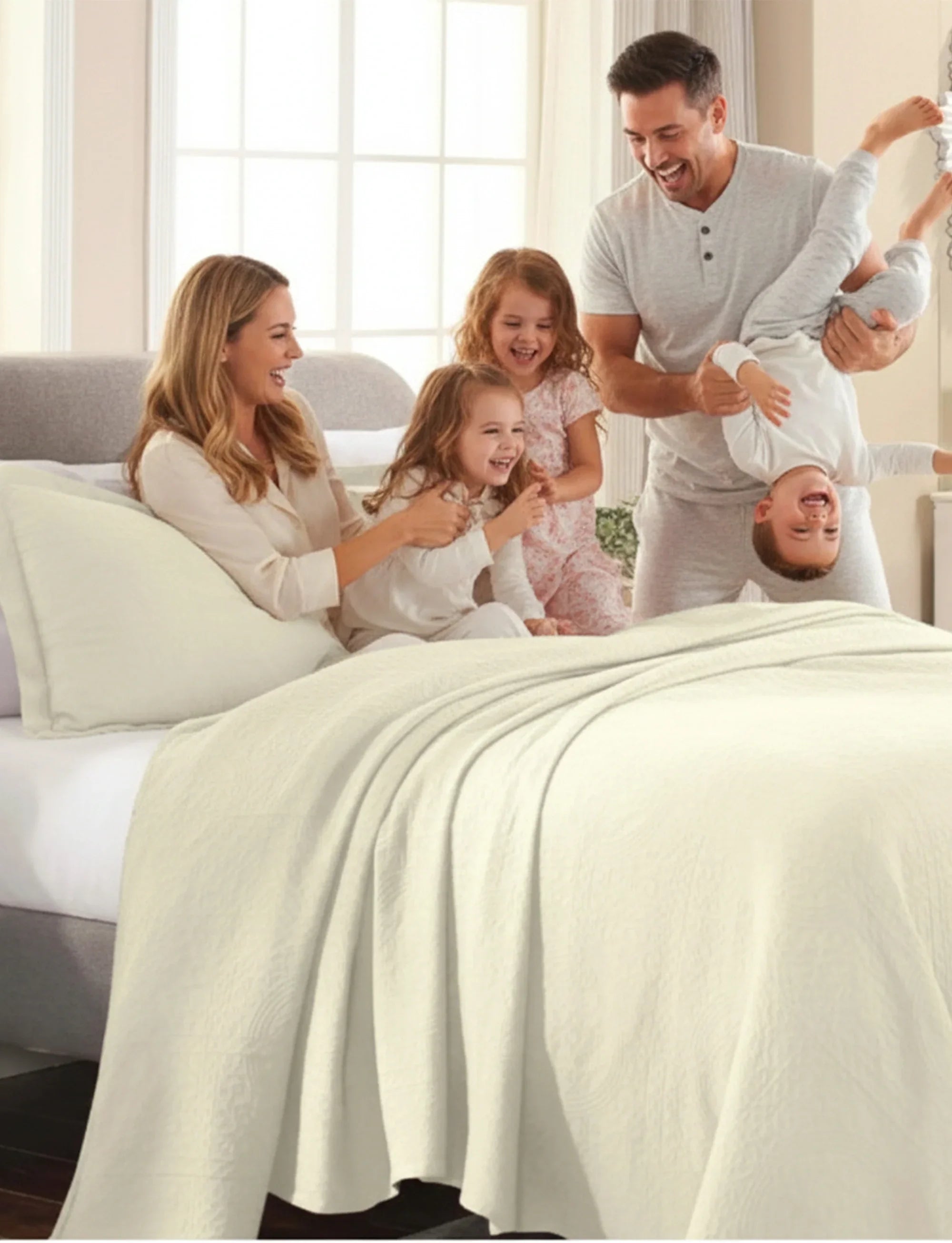 Lightweight Cotton Bedspread Sets 3-Piece Fleur De Lis Jacquard Matelassé - Bedspread by Superior Brand