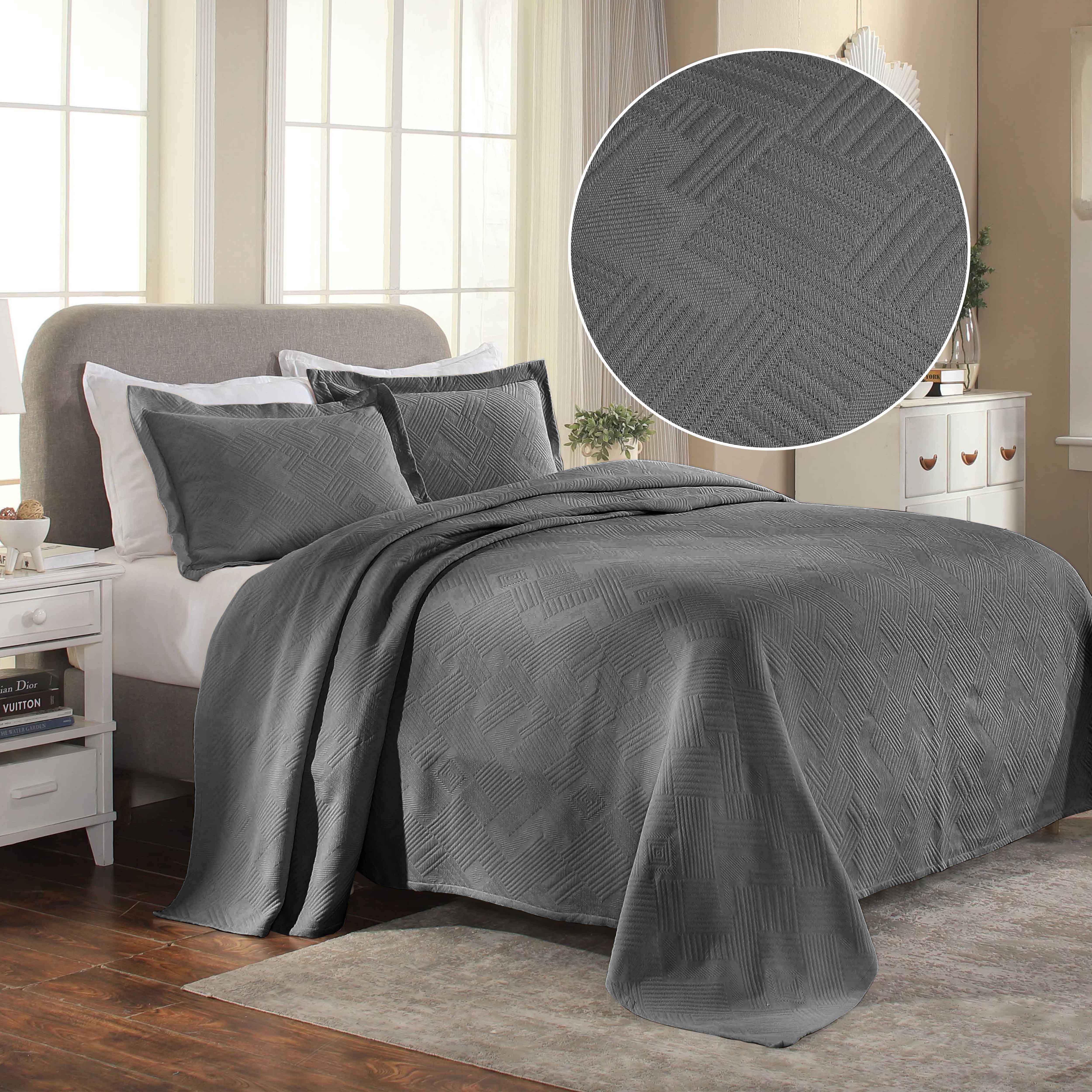Lightweight Cotton Bedspread Sets 3-Piece Geometric Fret Jacquard Matelassé Scalloped - Bedspread by Superior Brand