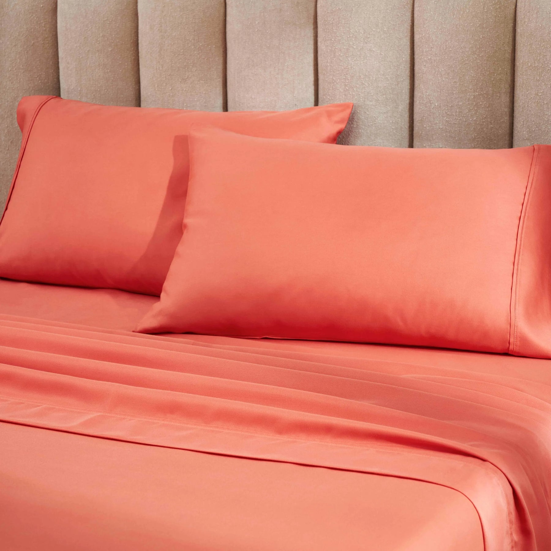 Superior Egyptian Cotton 700 Thread Count 2 Piece Pillowcase Set - Coral