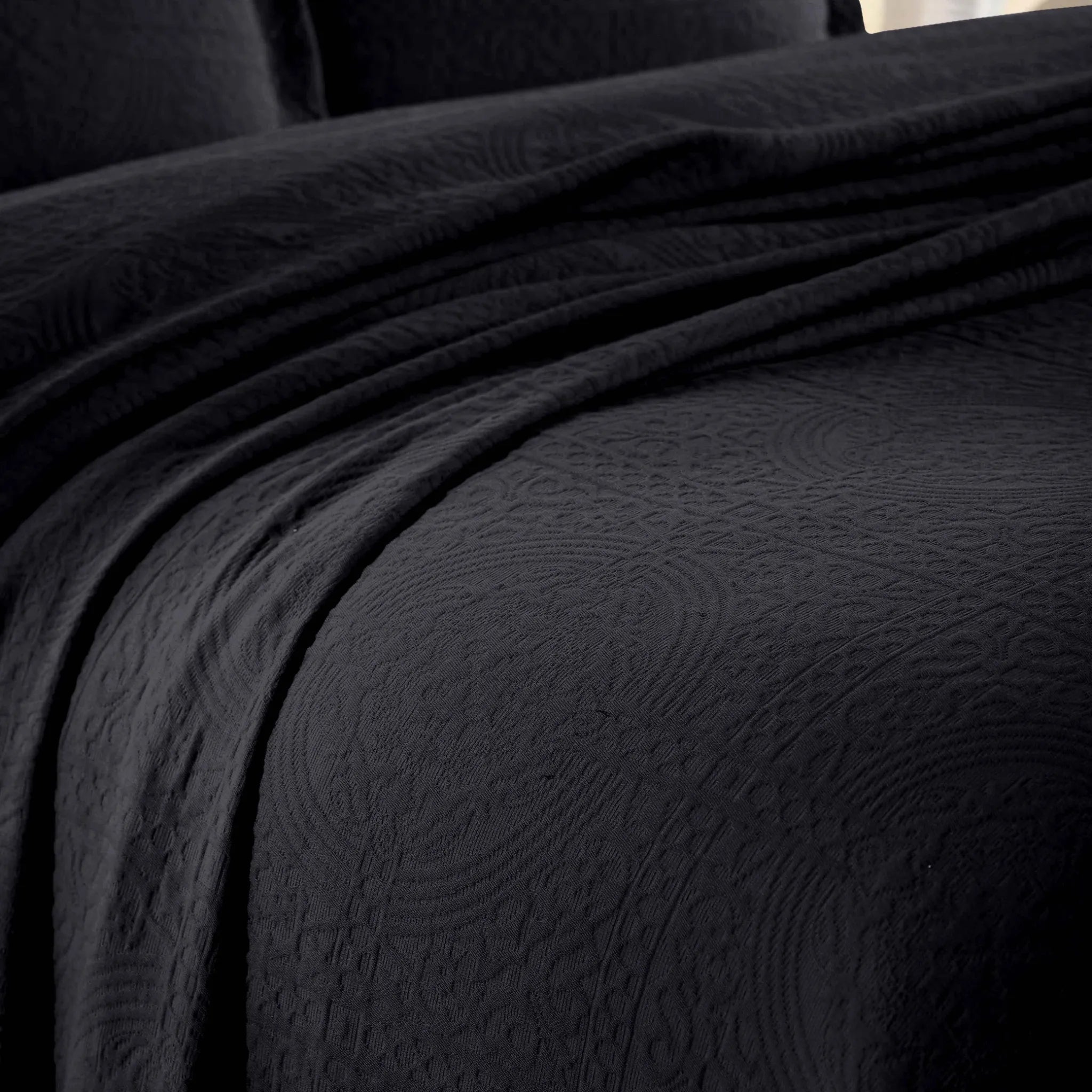 Fleur De Lis Jacquard Matelassé Cotton Medallion Bedspread Set - Bedspread by Superior Brand