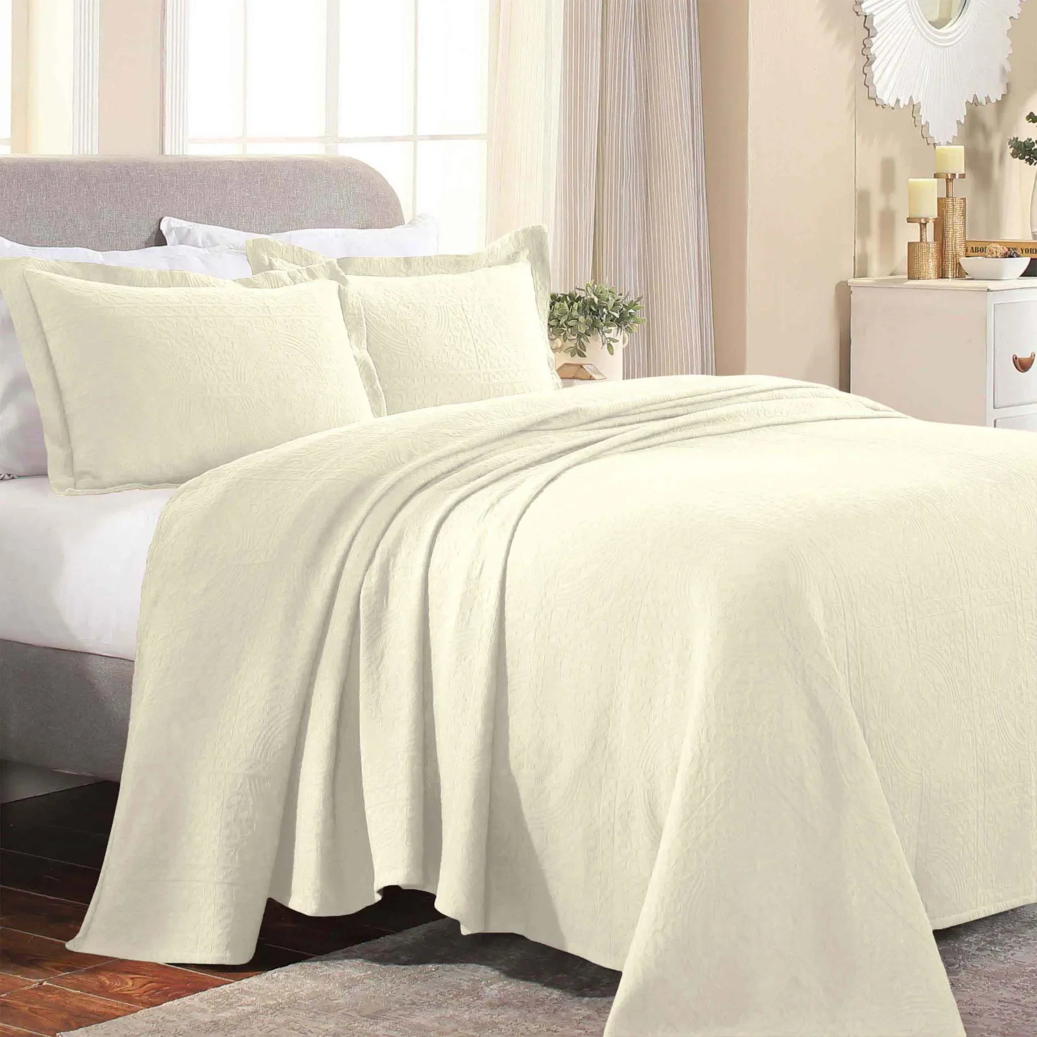 Lightweight Cotton Bedspread Sets 3-Piece Fleur De Lis Jacquard Matelassé - Bedspread by Superior Brand