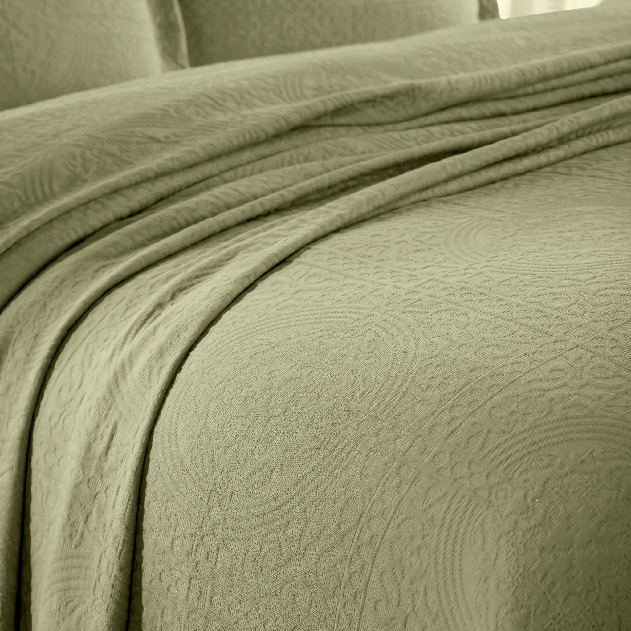 Fleur De Lis Jacquard Matelassé Cotton Medallion Bedspread Set - Bedspread by Superior Brand