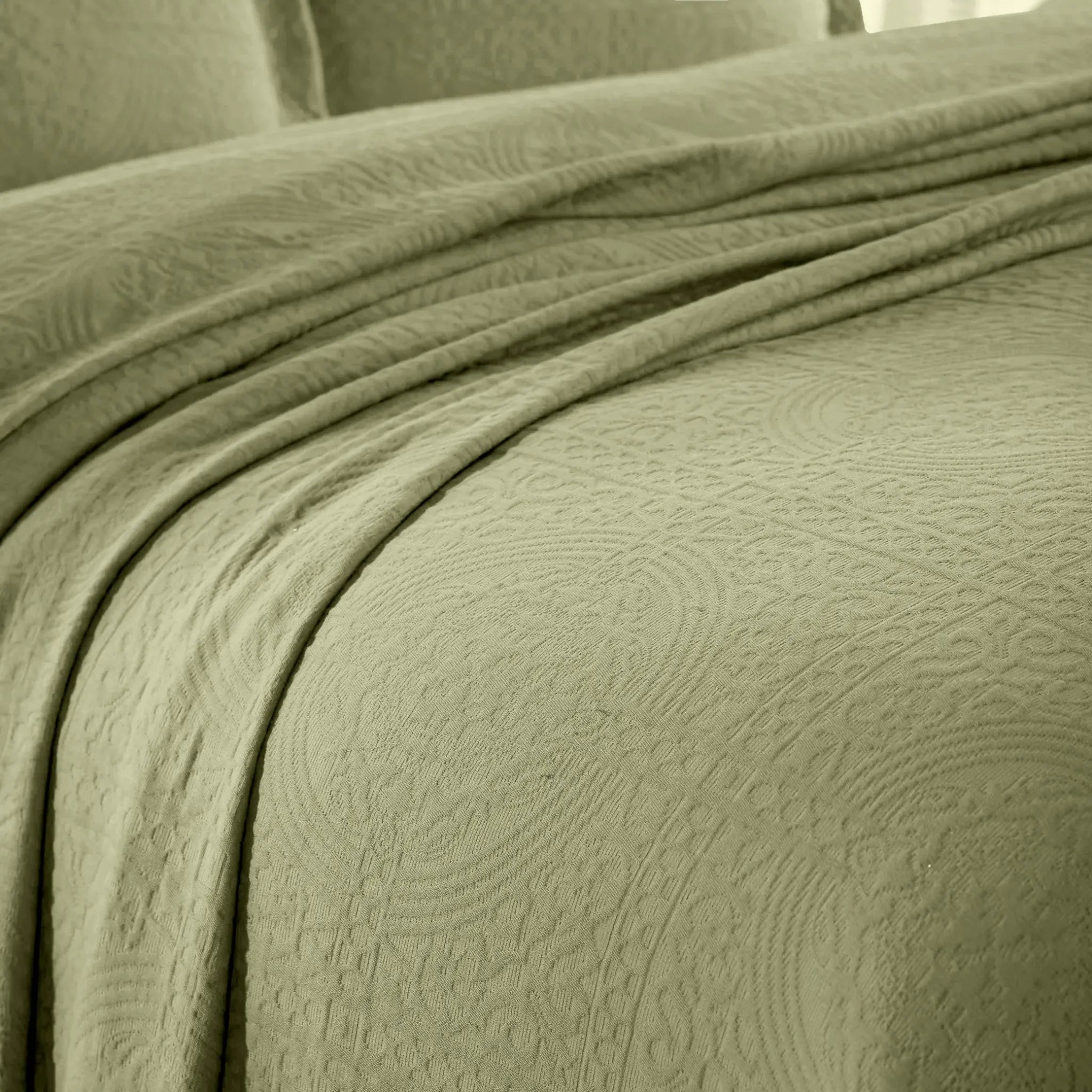 Lightweight Cotton Bedspread Sets 3-Piece Fleur De Lis Jacquard Matelassé - Bedspread by Superior Brand