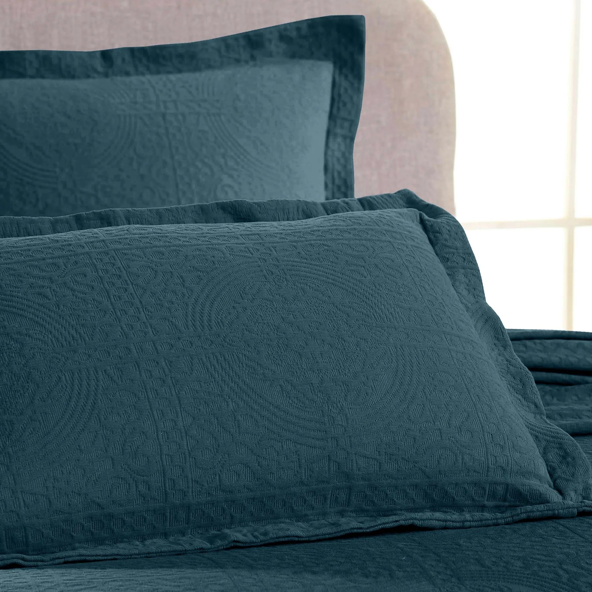Fleur De Lis Jacquard Matelassé Cotton Medallion Bedspread Set - Bedspread by Superior Brand
