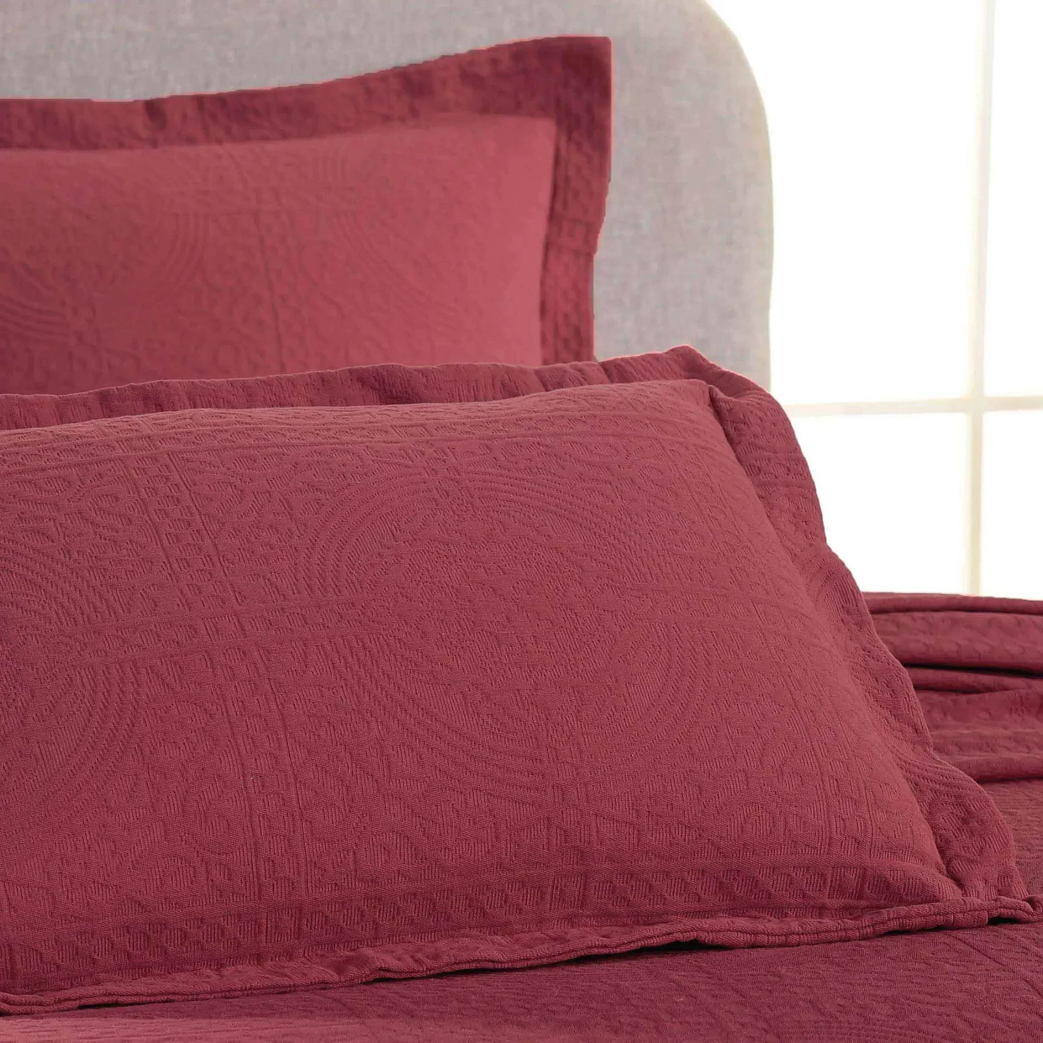 Lightweight Cotton Bedspread Sets 3-Piece Fleur De Lis Jacquard Matelassé - Bedspread by Superior Brand