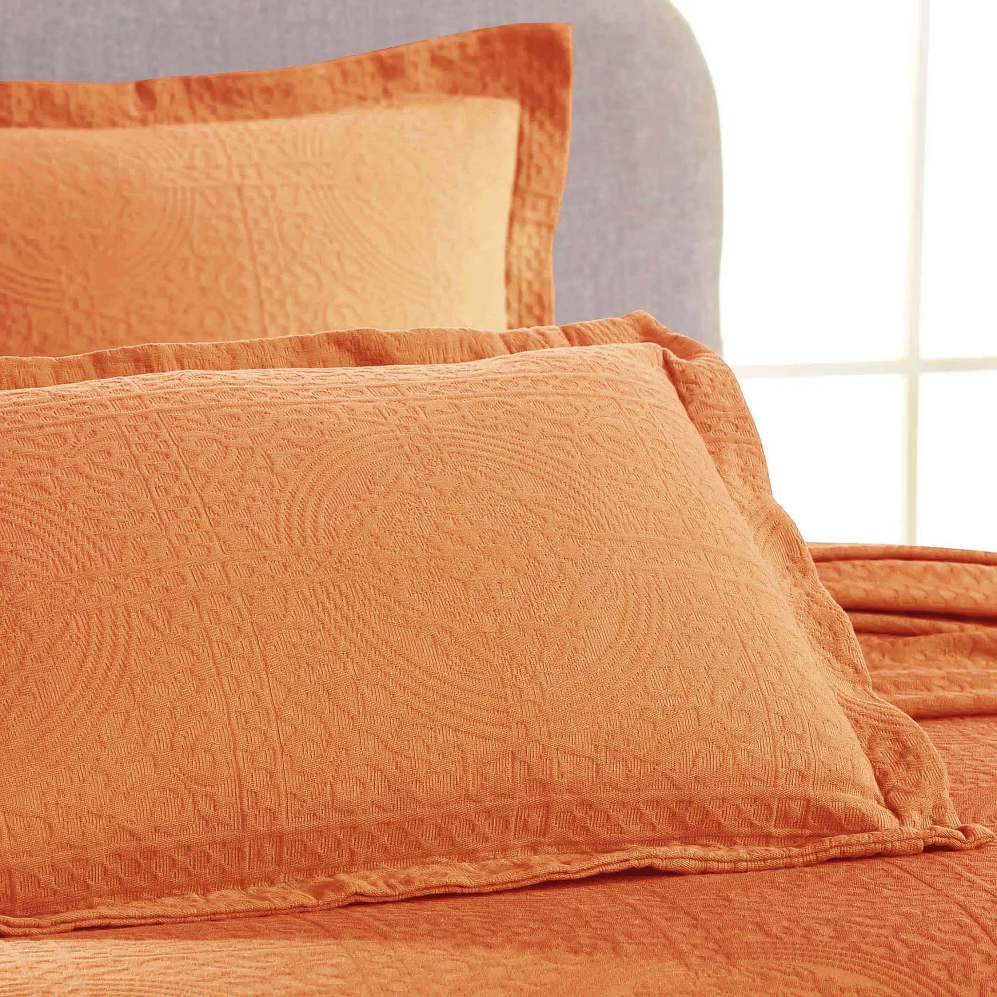 Lightweight Cotton Bedspread Sets 3-Piece Fleur De Lis Jacquard Matelassé - Bedspread by Superior Brand