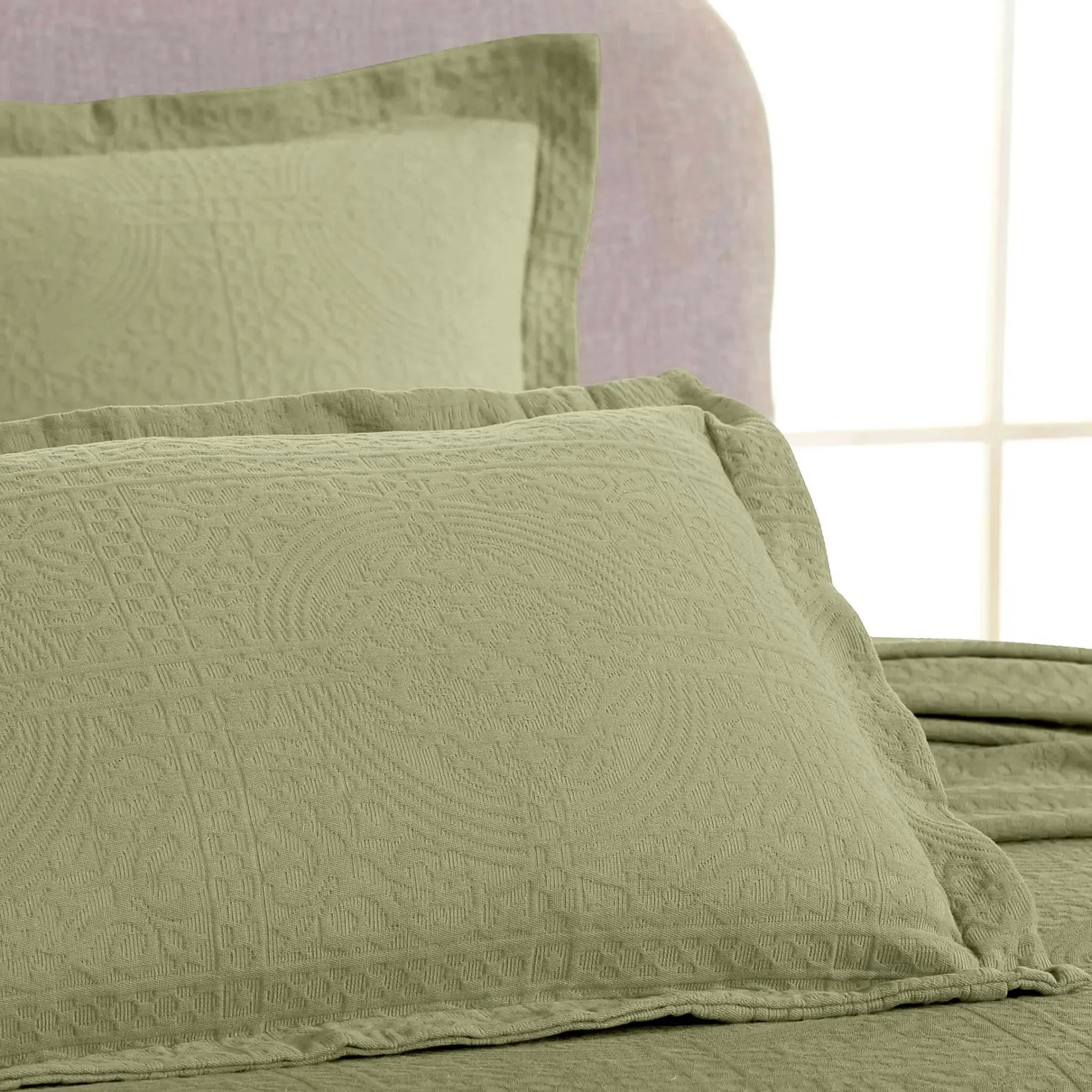 Lightweight Cotton Bedspread Sets 3-Piece Fleur De Lis Jacquard Matelassé - Bedspread by Superior Brand