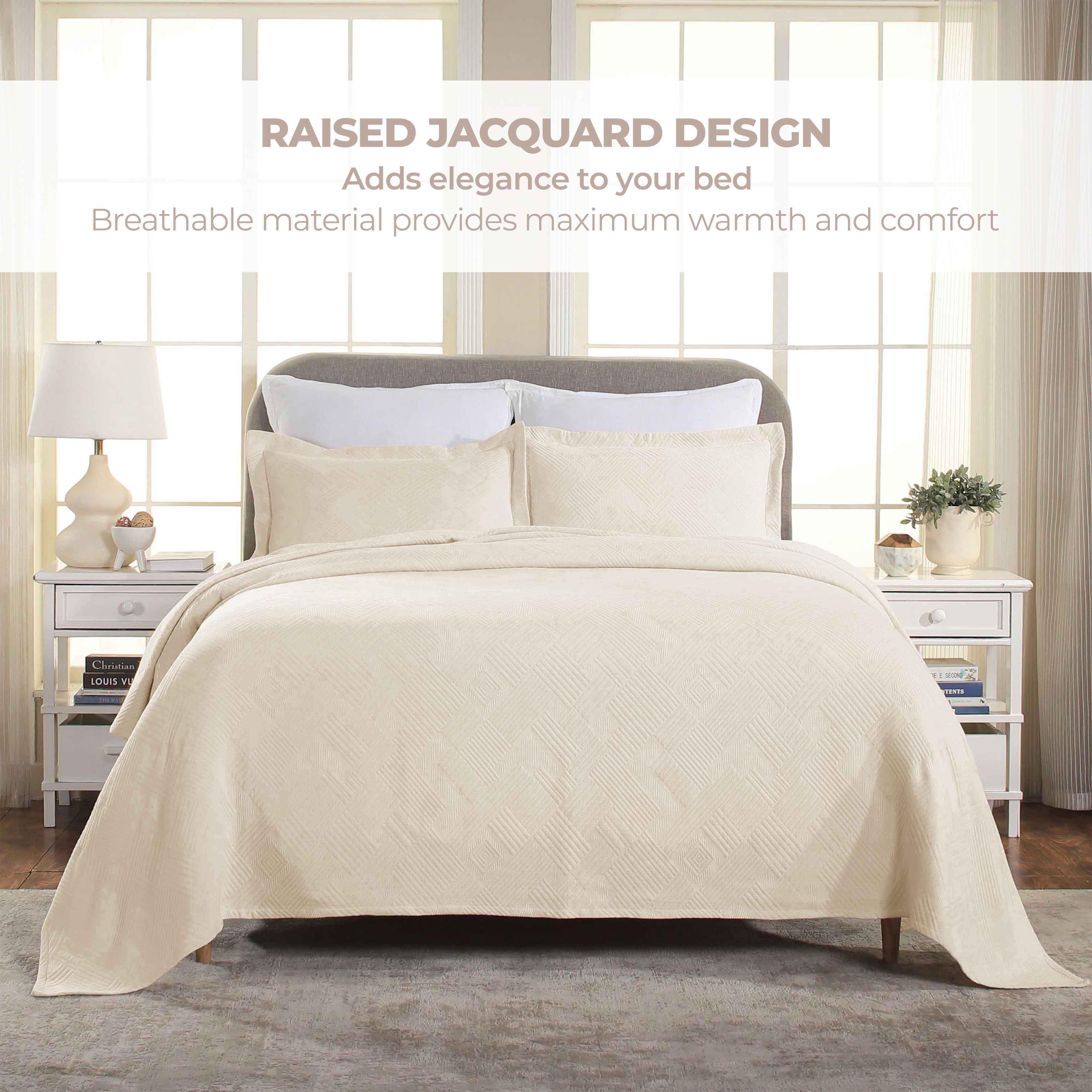 Lightweight Cotton Bedspread Sets 3-Piece Geometric Fret Jacquard Matelassé Scalloped - Bedspread by Superior Brand