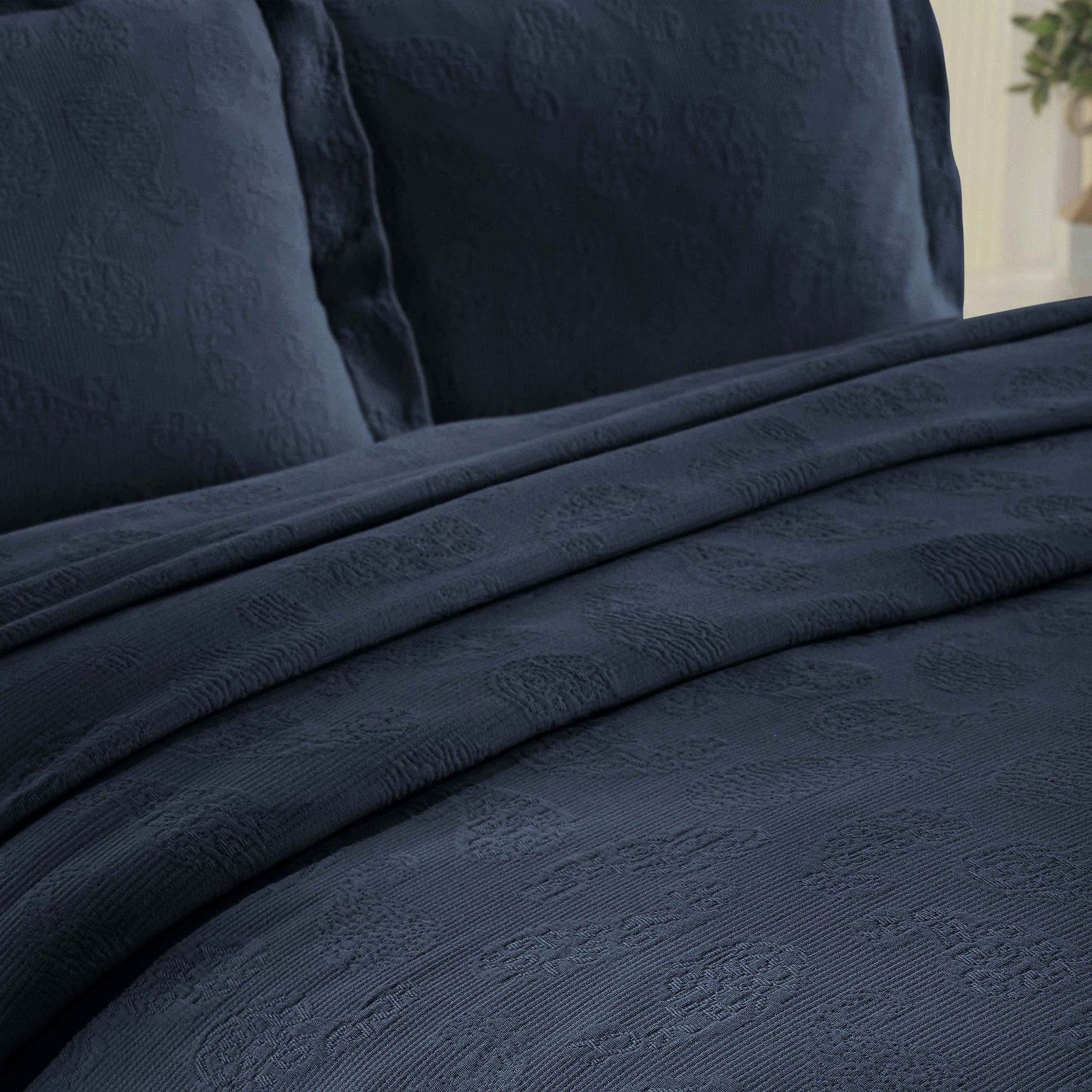 Jacquard Matelassé Paisley Cotton Bedspread Set - Navy Blue