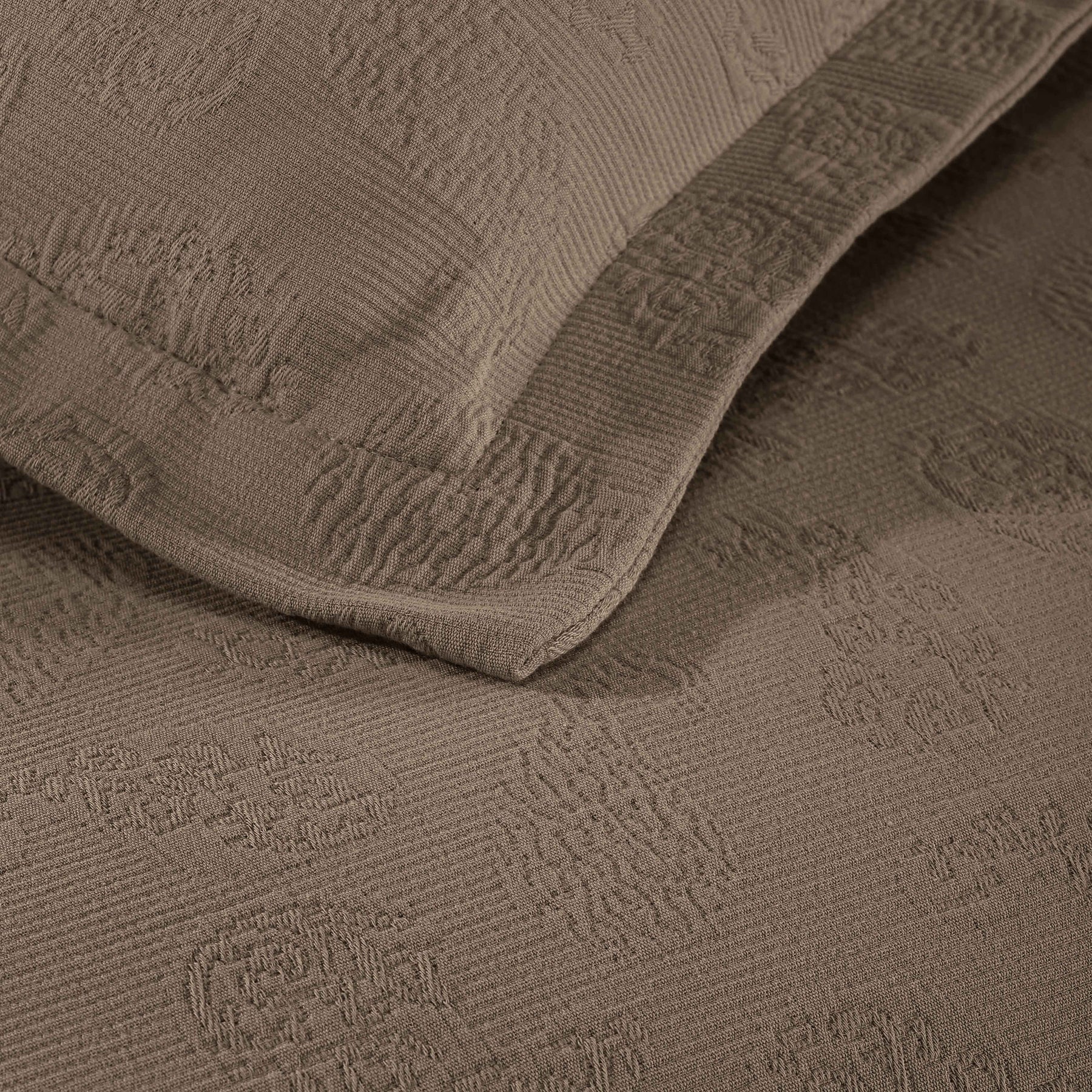 Jacquard Matelassé Paisley Cotton Bedspread Set - Taupe