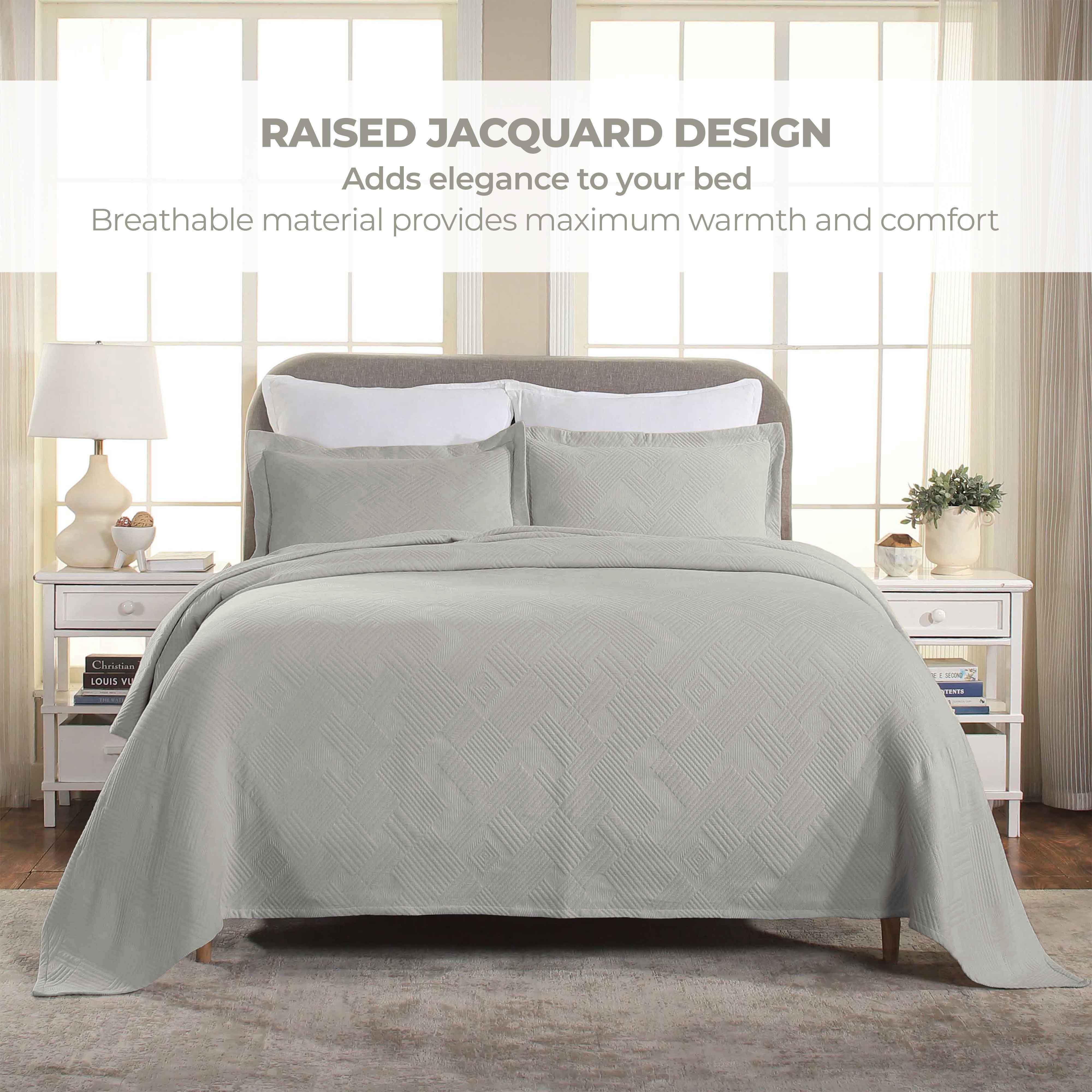 Lightweight Cotton Bedspread Sets 3-Piece Geometric Fret Jacquard Matelassé Scalloped - Bedspread by Superior Brand