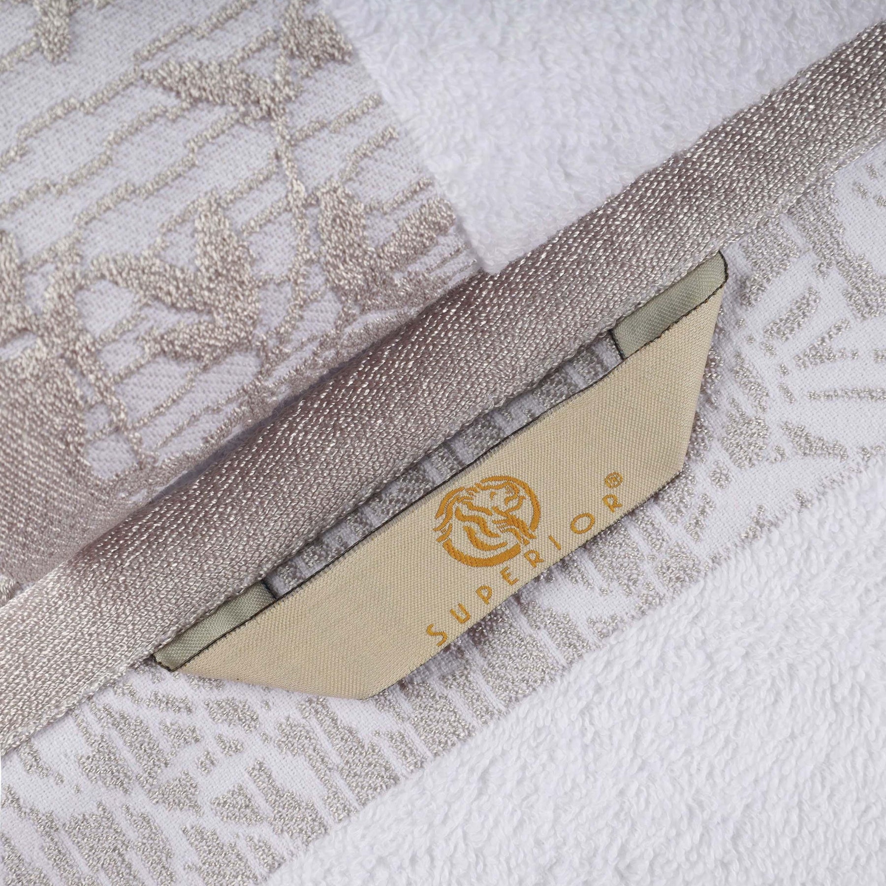 Superior Wisteria Cotton Floral Jacquard Border Hand Towels (Set of 4)