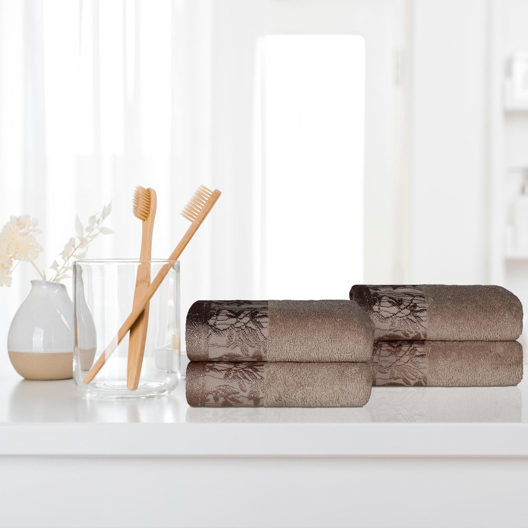 Superior Wisteria Cotton Floral Jacquard Border Hand Towels (Set of 4)