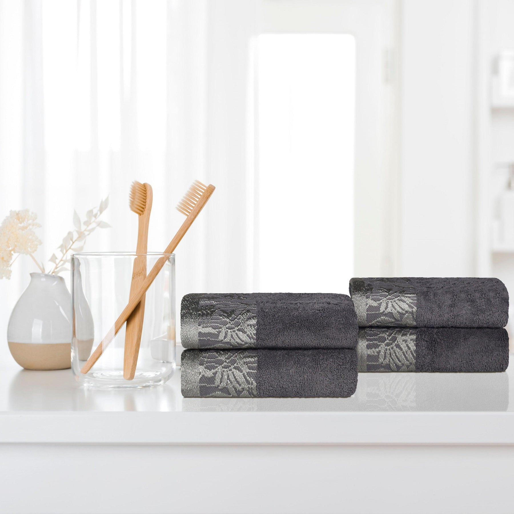 Superior Wisteria Cotton Floral Jacquard Border Hand Towels (Set of 4)