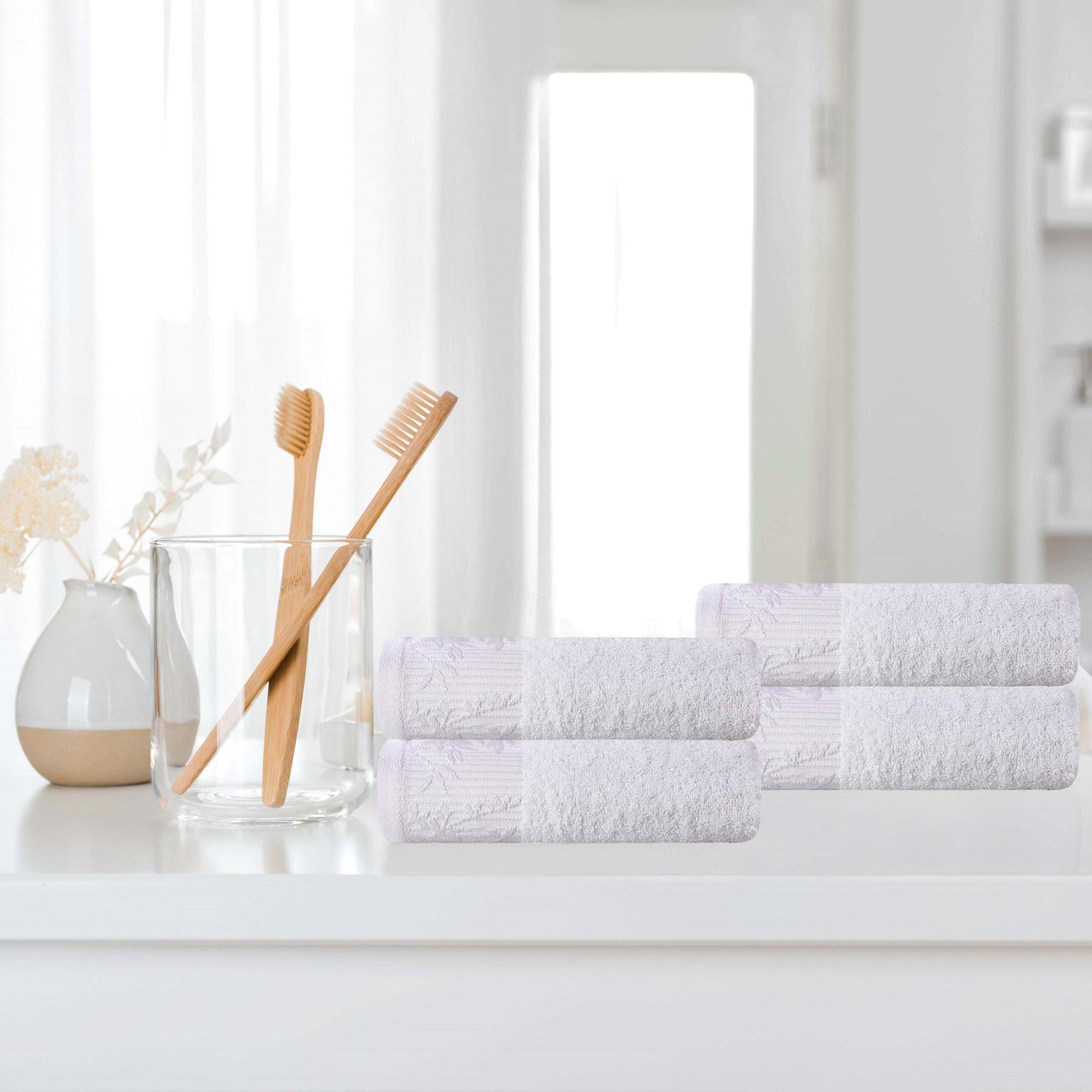 Superior Wisteria Cotton Floral Jacquard Border Hand Towels (Set of 4)