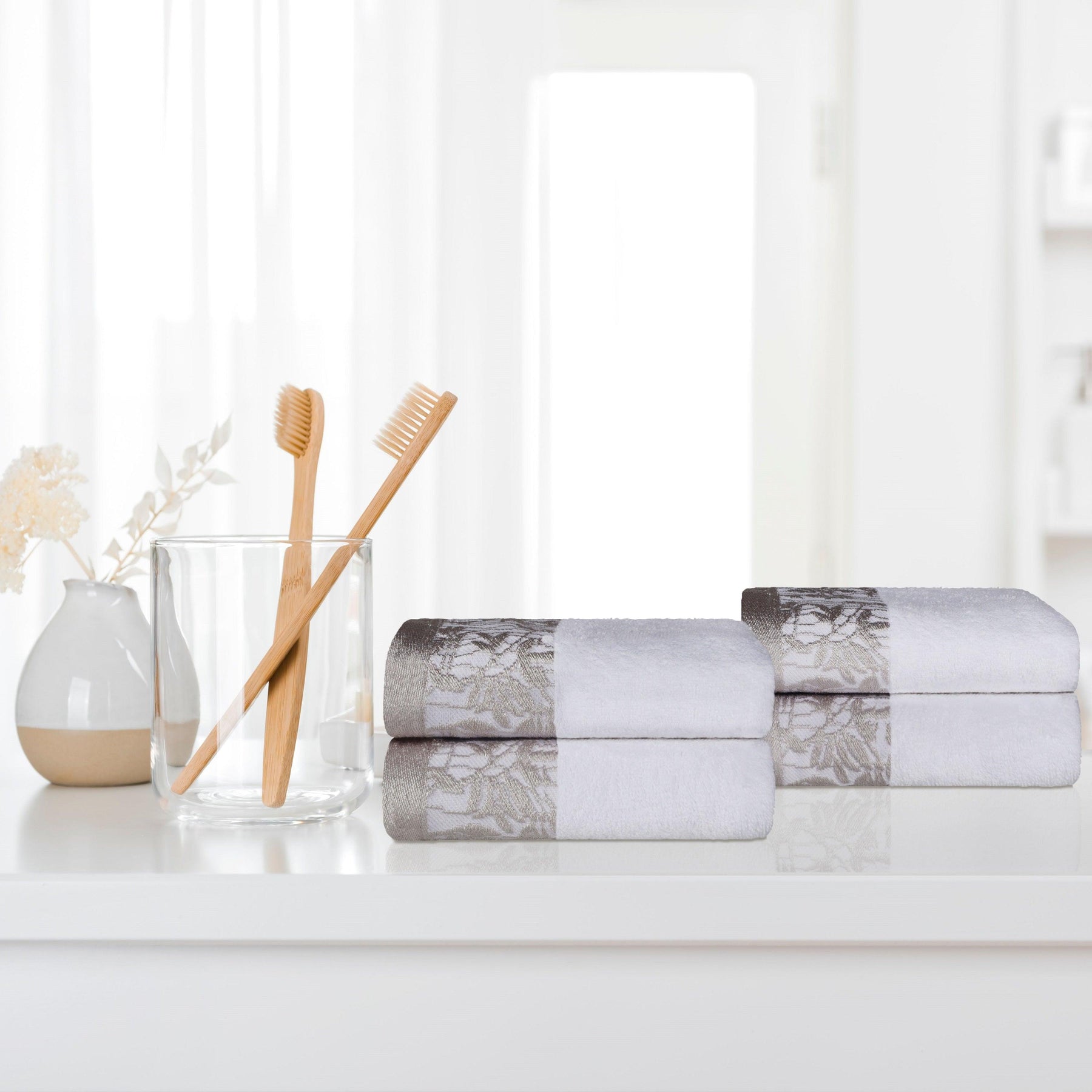 Superior Wisteria Cotton Floral Jacquard Border Hand Towels (Set of 4)