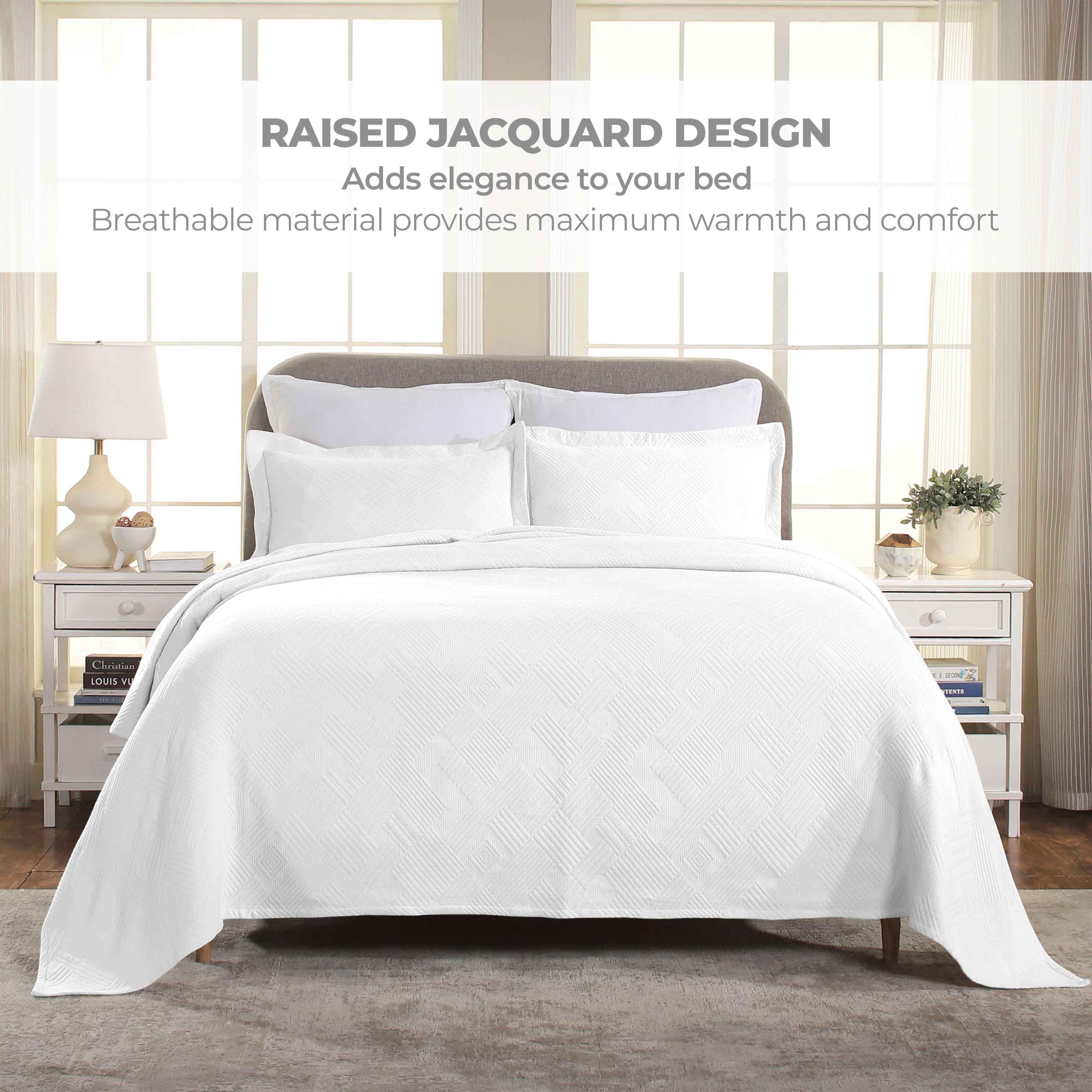 Lightweight Cotton Bedspread Sets 3-Piece Geometric Fret Jacquard Matelassé Scalloped - Bedspread by Superior Brand