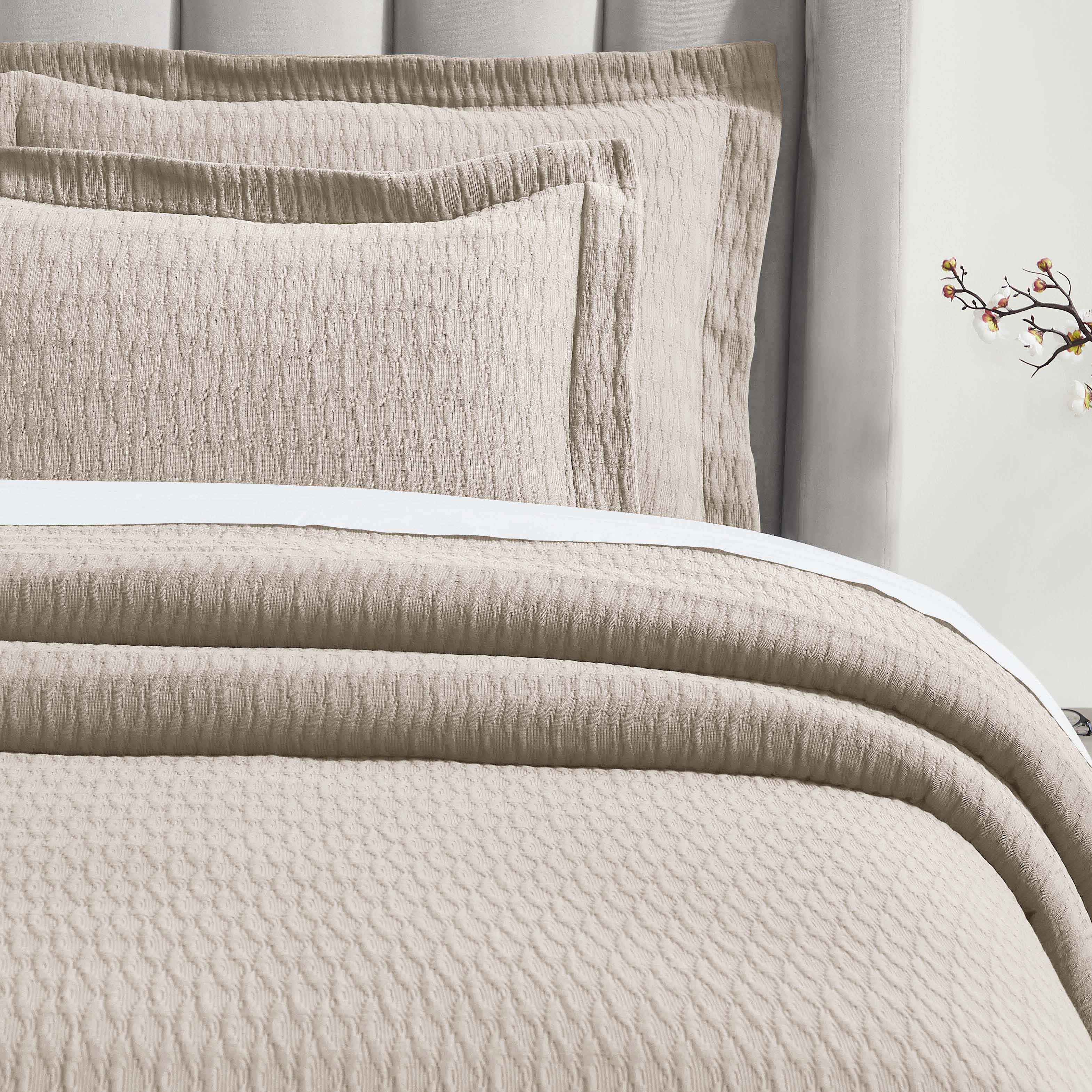 Lightweight Cotton Bedspread Sets 3-Piece Calvert Diamond Matelassé Jacquard - Bedspread by Superior Brand