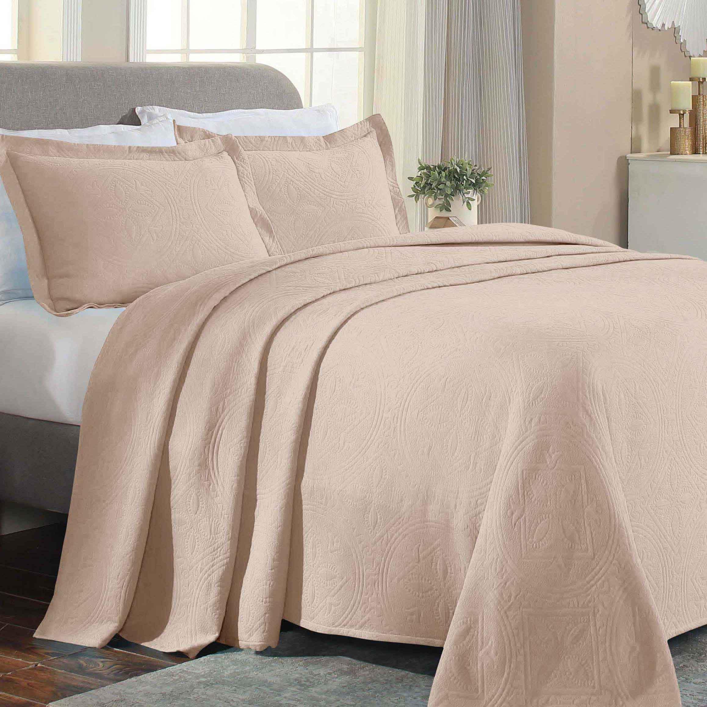Lightweight Cotton Bedspread Sets 3-Piece Celtic Circle Jacquard Matelassé - Bedspread by Superior Brand