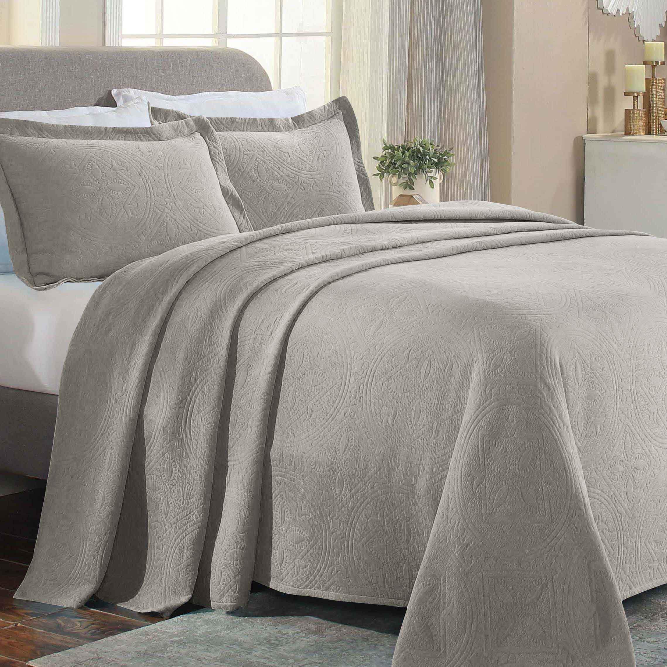 Lightweight Cotton Bedspread Sets 3-Piece Celtic Circle Jacquard Matelassé - Bedspread by Superior Brand