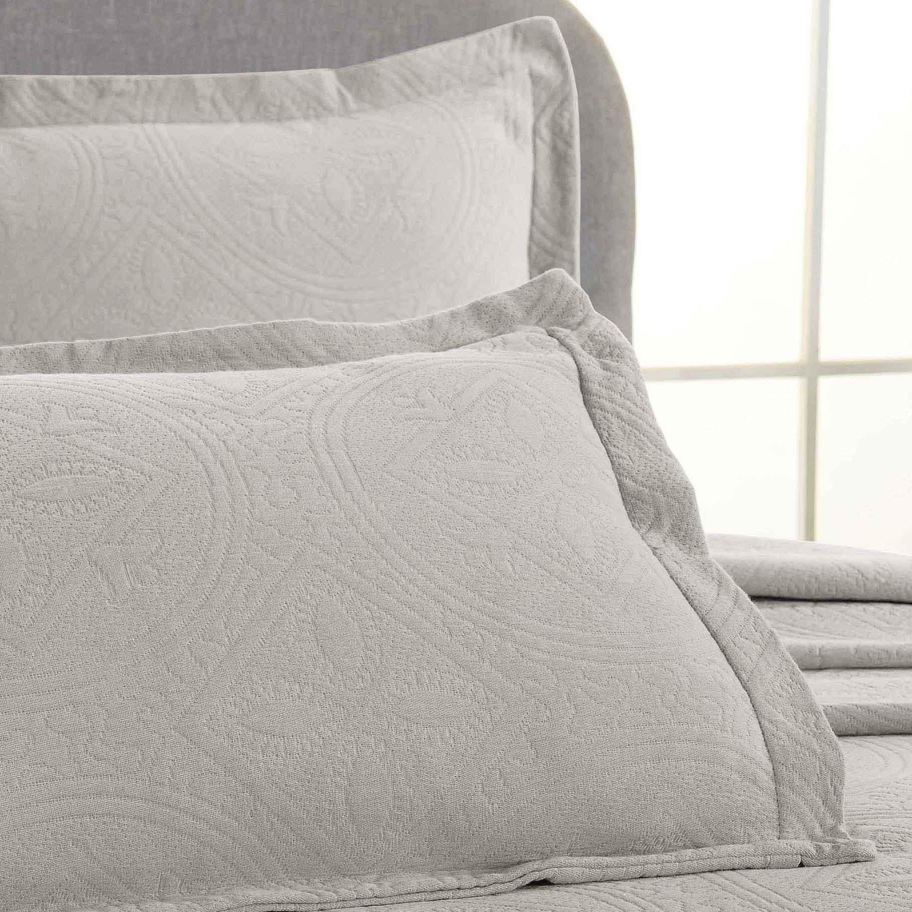 Lightweight Cotton Bedspread Sets 3-Piece Celtic Circle Jacquard Matelassé - Bedspread by Superior Brand