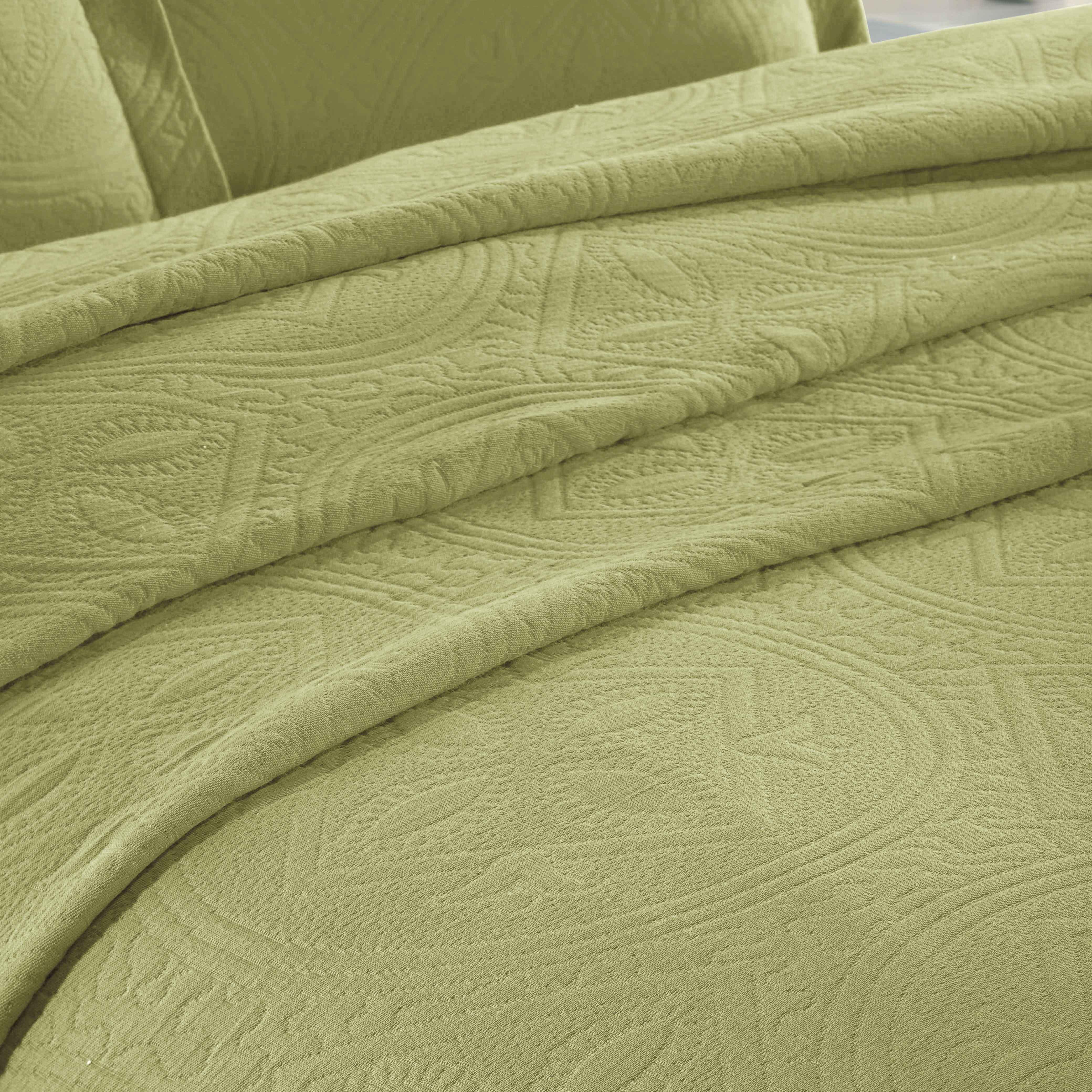 Lightweight Cotton Bedspread Sets 3-Piece Celtic Circle Jacquard Matelassé - Bedspread by Superior Brand