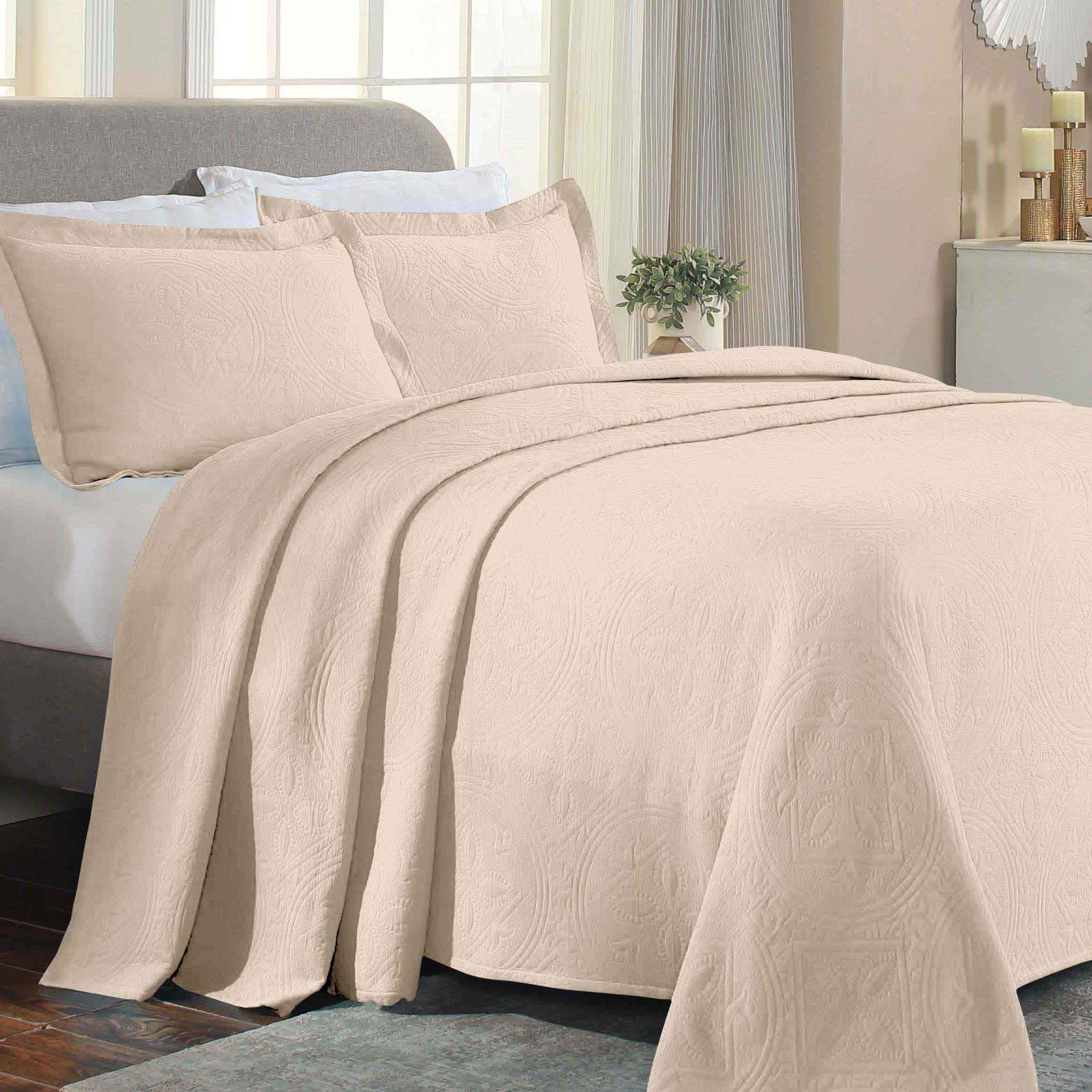 Lightweight Cotton Bedspread Sets 3-Piece Celtic Circle Jacquard Matelassé - Bedspread by Superior Brand