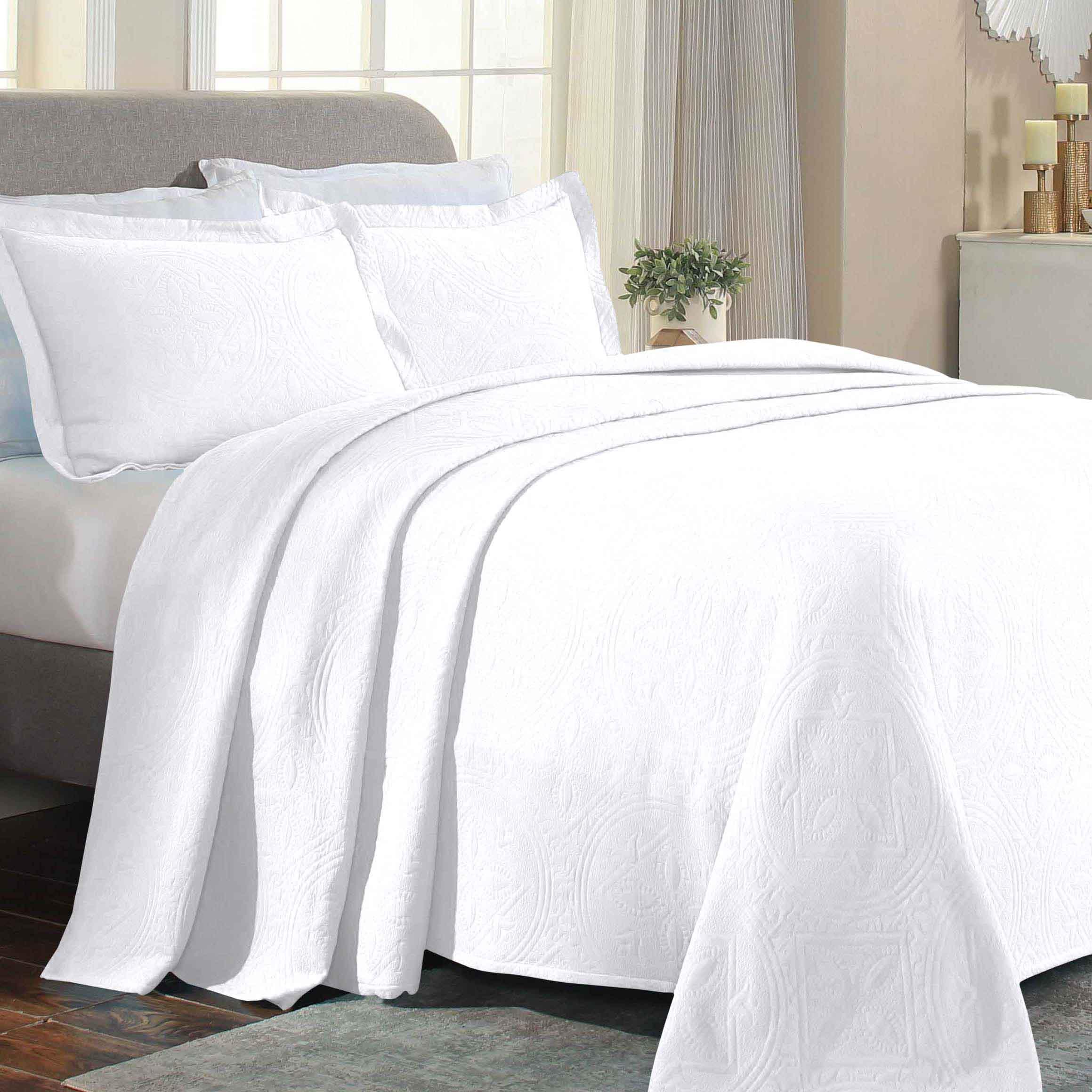 Lightweight Cotton Bedspread Sets 3-Piece Celtic Circle Jacquard Matelassé - Bedspread by Superior Brand