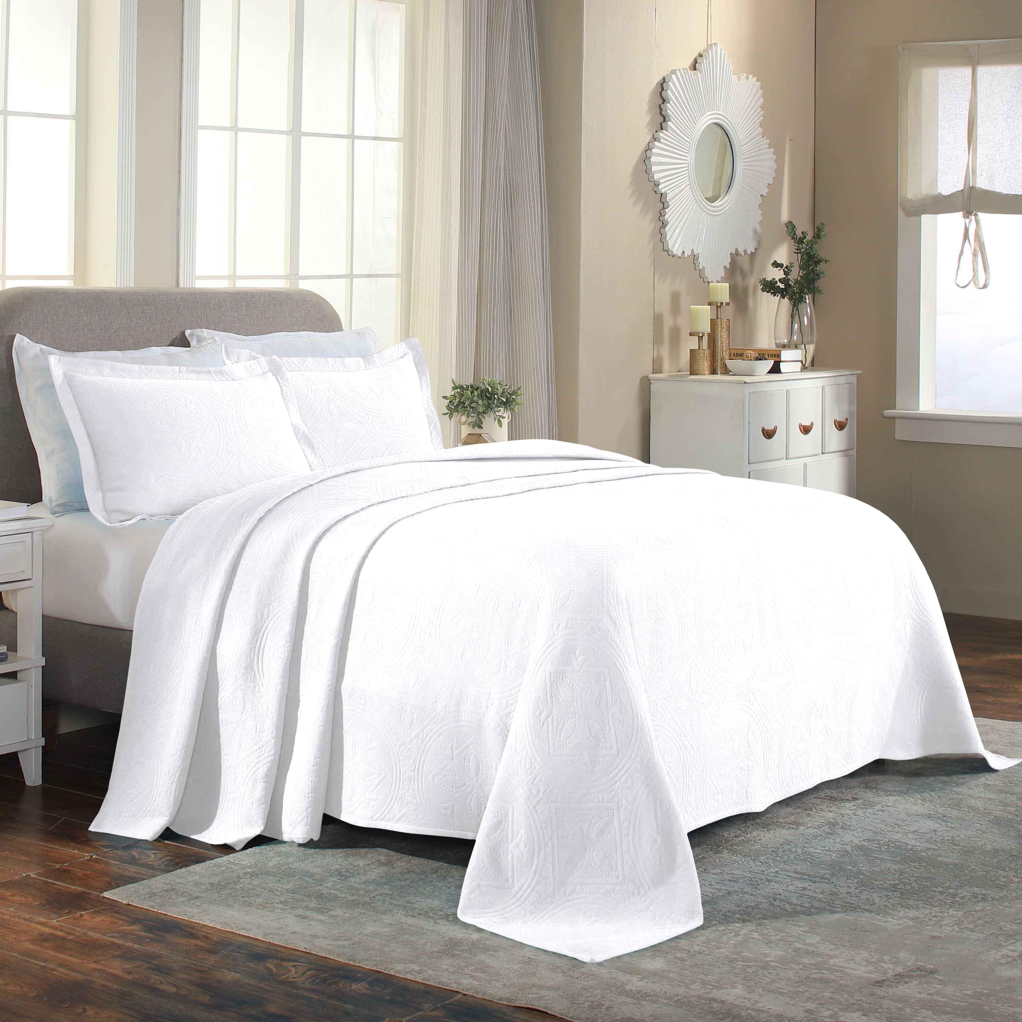 Lightweight Cotton Bedspread Sets 3-Piece Celtic Circle Jacquard Matelassé - Bedspread by Superior Brand