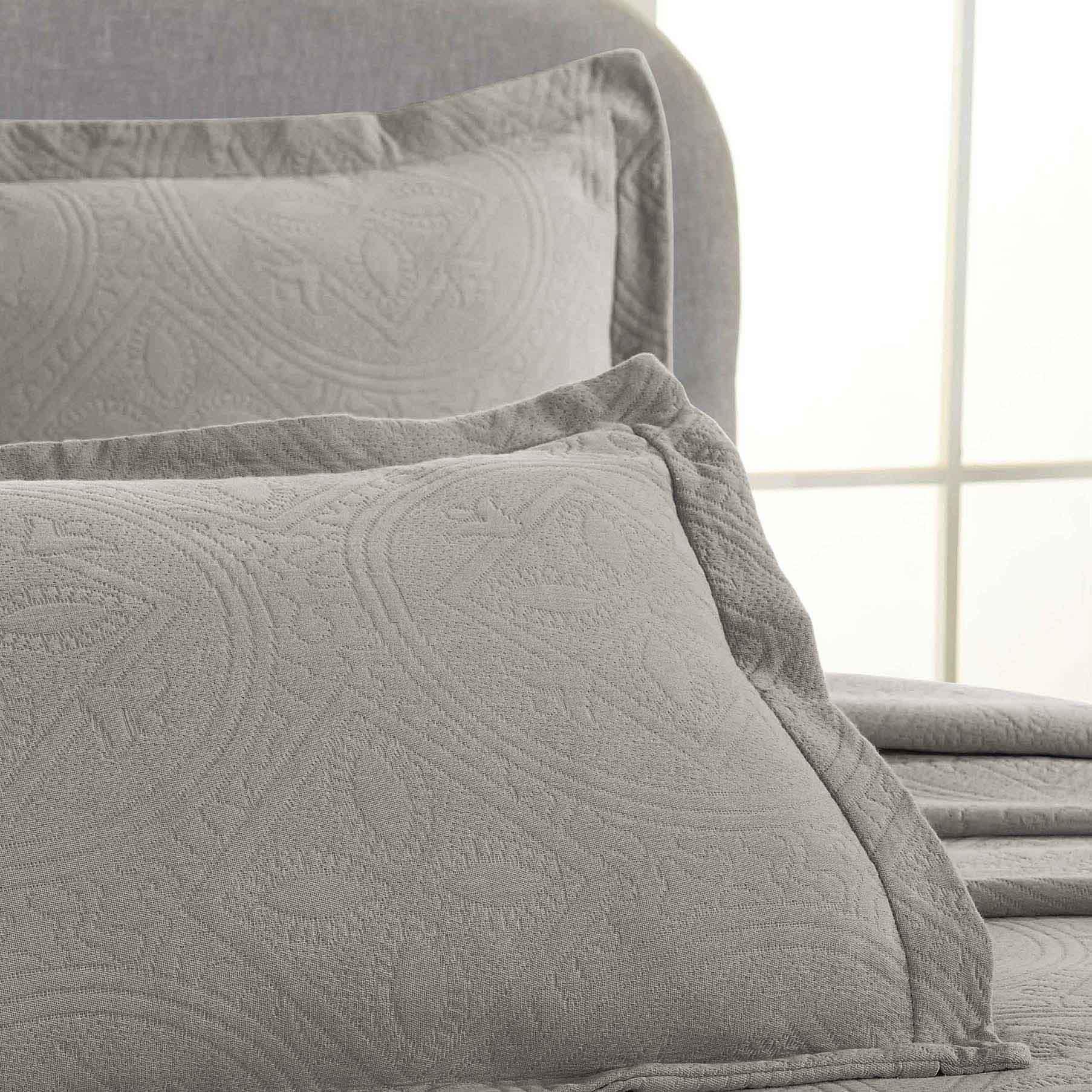 Lightweight Cotton Bedspread Sets 3-Piece Celtic Circle Jacquard Matelassé - Bedspread by Superior Brand
