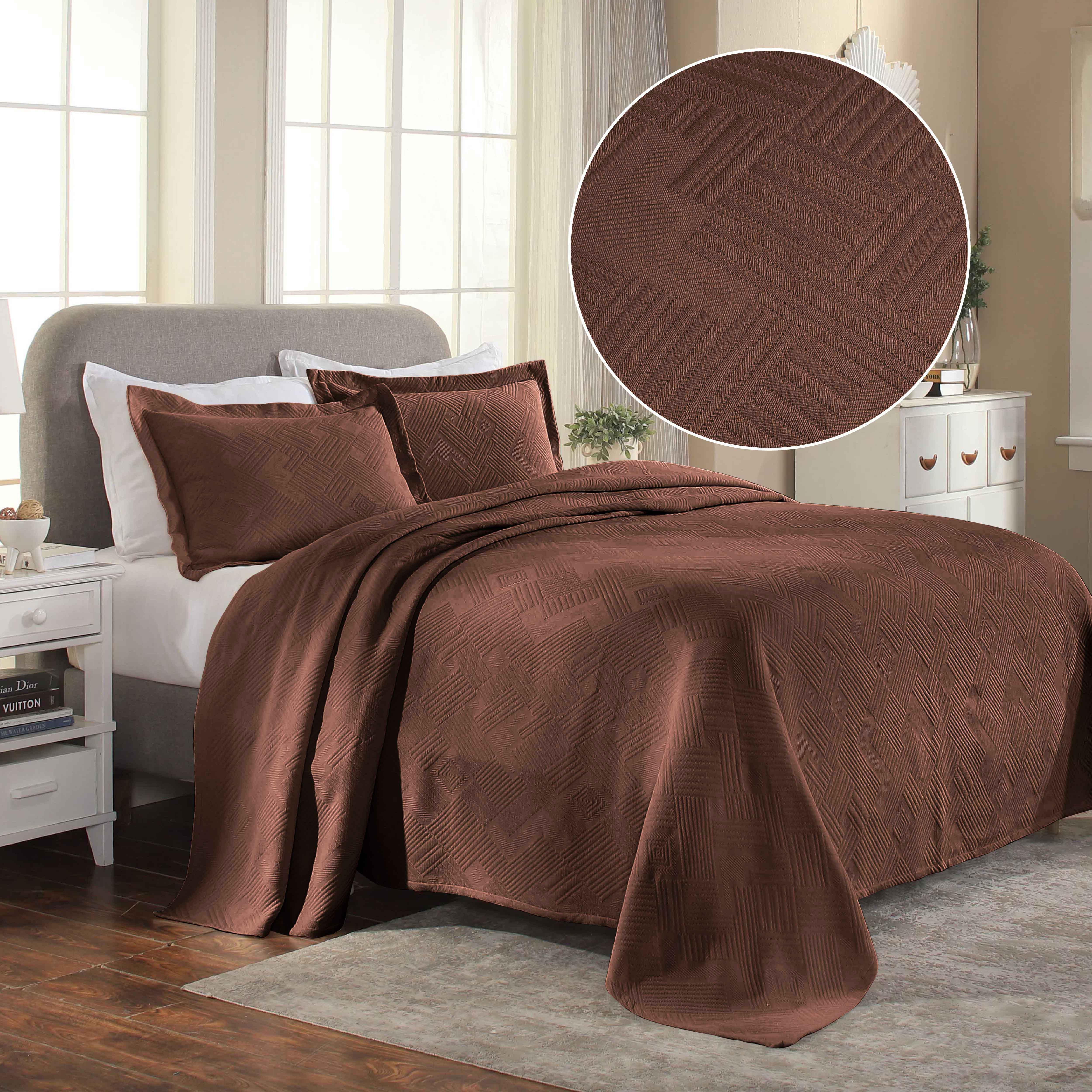 Lightweight Cotton Bedspread Sets 3-Piece Geometric Fret Jacquard Matelassé Scalloped - Bedspread by Superior Brand