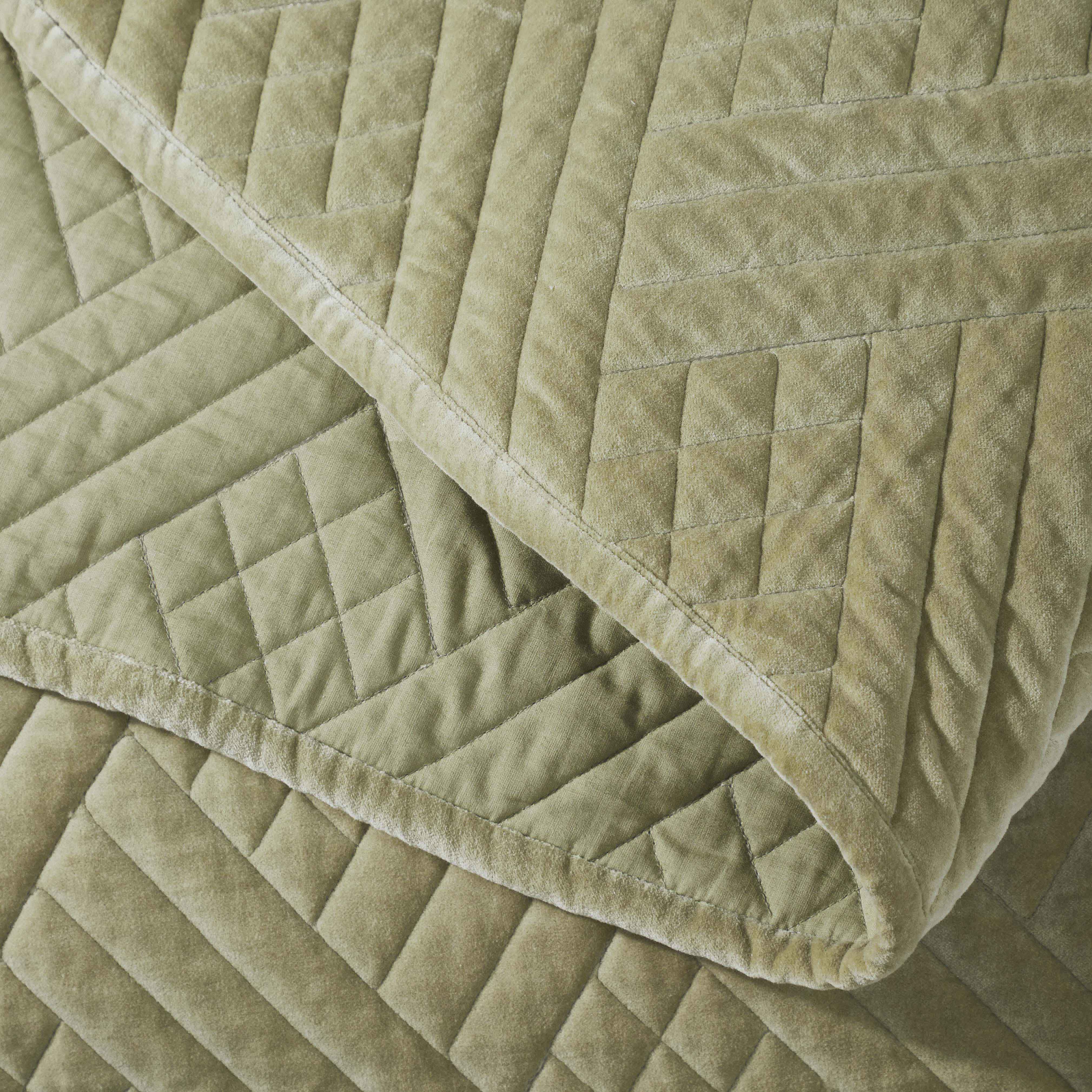 Karina Cotton Velvet Lightweight Geometric Quilt and Pillow Sham Set - Quilt Set by Superior Brand