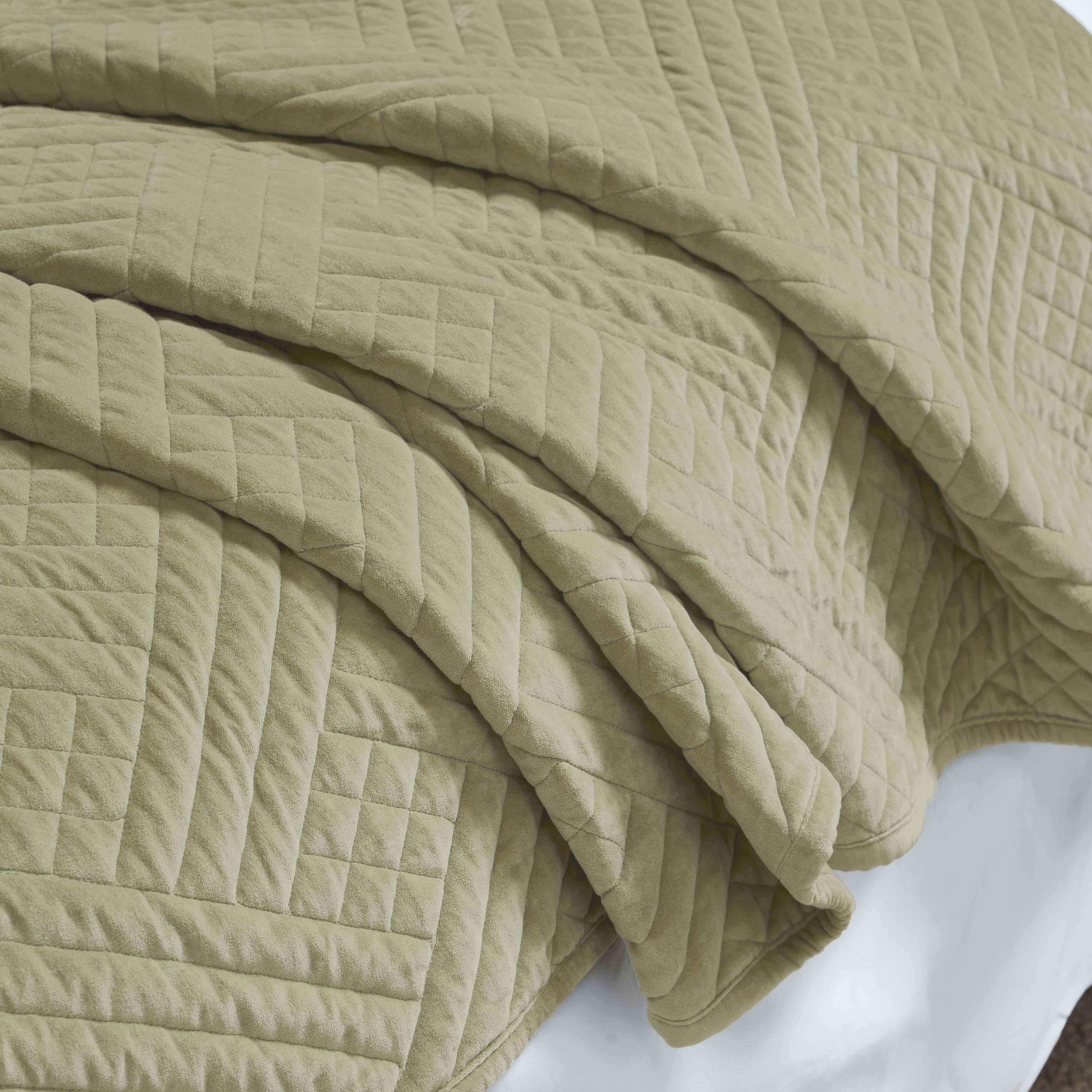 Karina Cotton Velvet Lightweight Geometric Quilt and Pillow Sham Set - Quilt Set by Superior Brand
