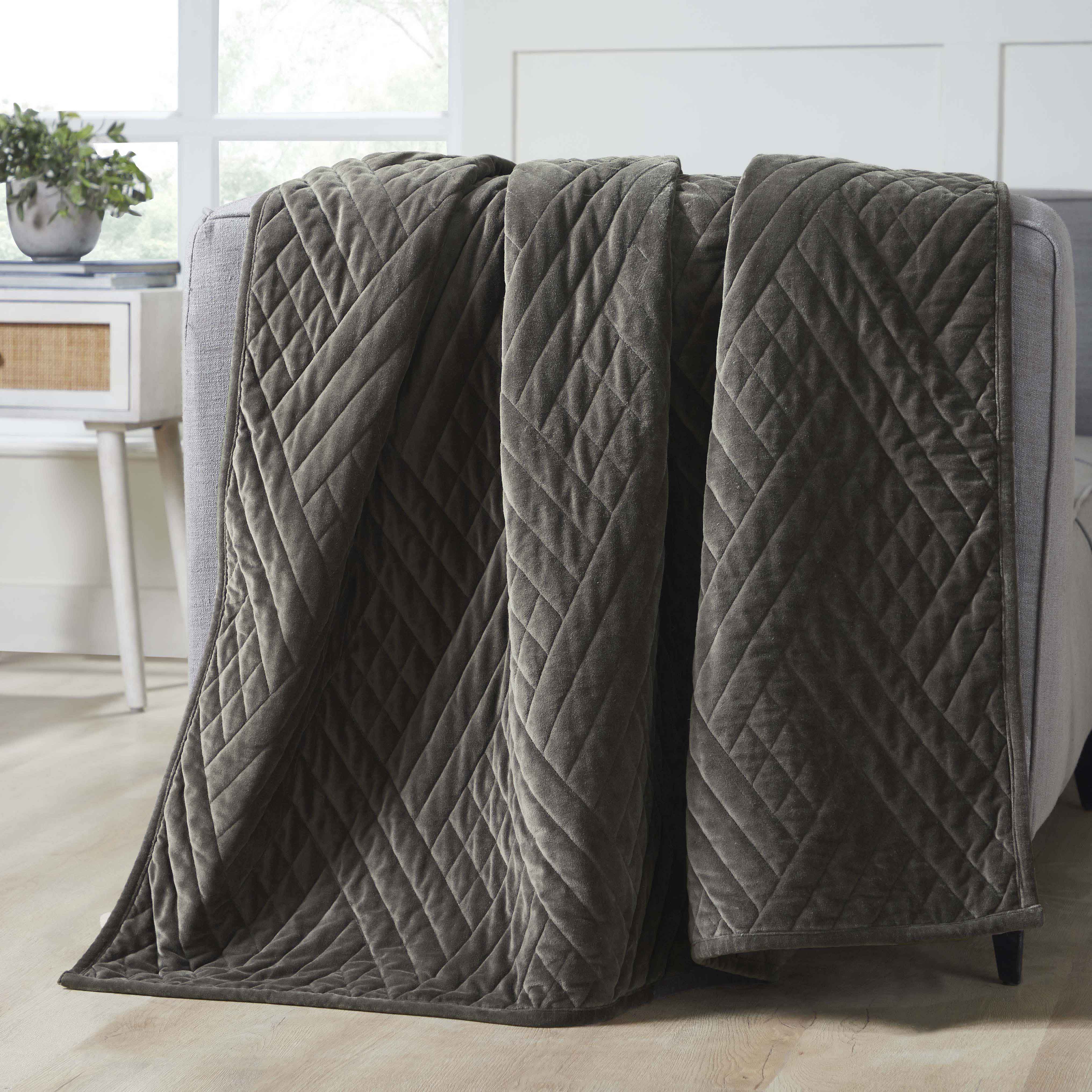 Karina Cotton Velvet Lightweight Geometric Quilt and Pillow Sham Set - Quilt Set by Superior Brand