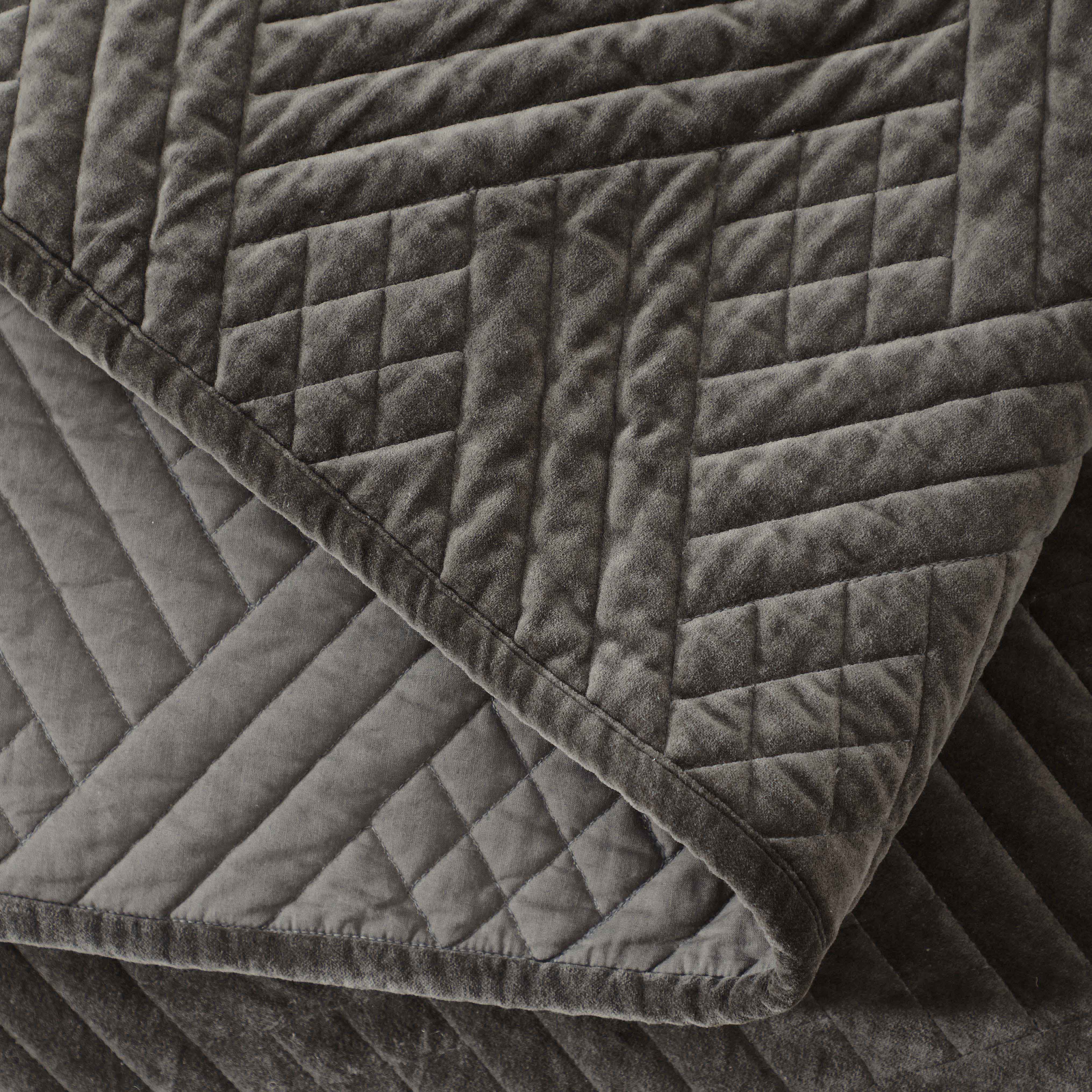 Karina Cotton Velvet Lightweight Geometric Quilt and Pillow Sham Set - Quilt Set by Superior Brand