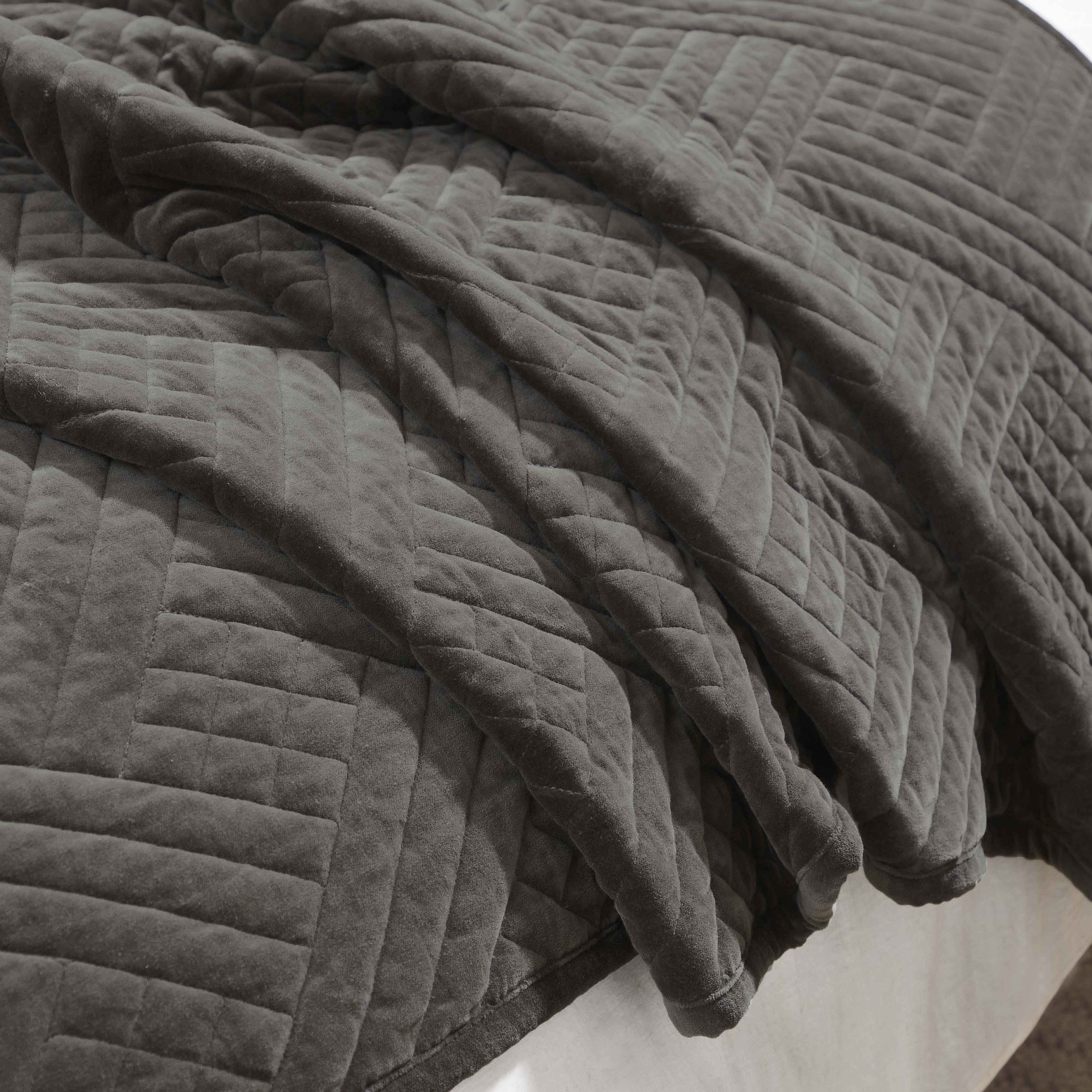 Karina Cotton Velvet Lightweight Geometric Quilt and Pillow Sham Set - Quilt Set by Superior Brand