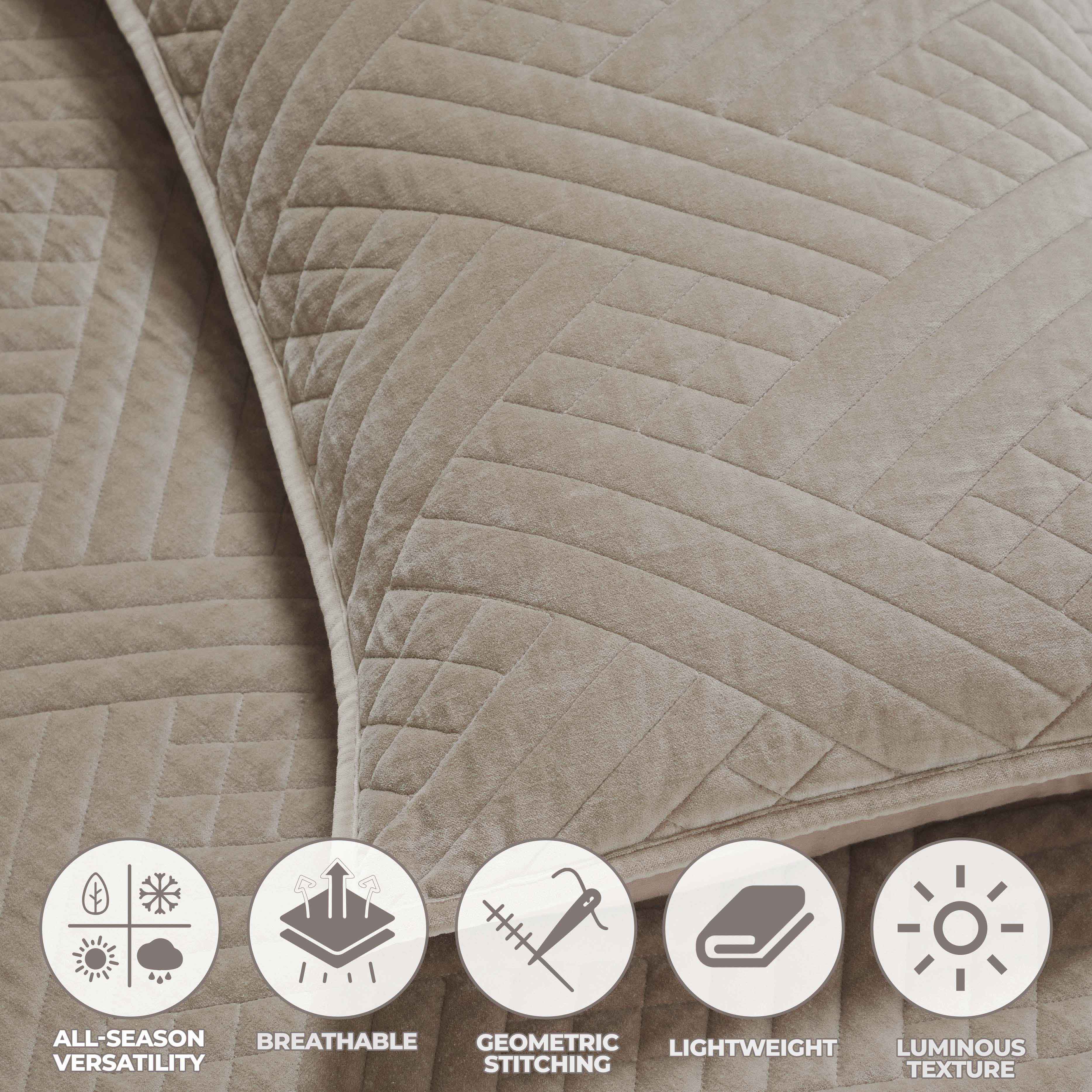 Karina Cotton Velvet Lightweight Geometric Quilt and Pillow Sham Set - Quilt Set by Superior Brand