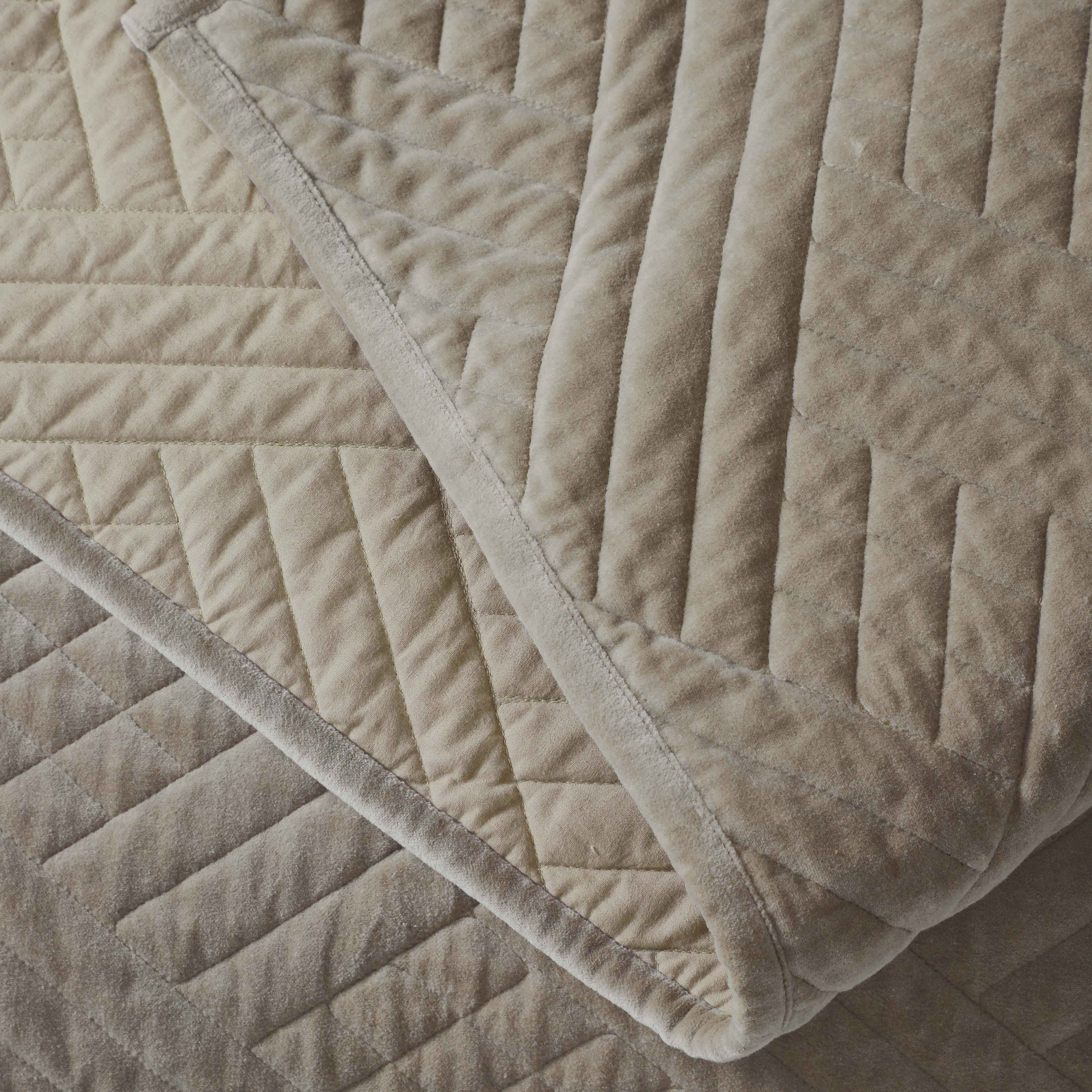 Karina Cotton Velvet Lightweight Geometric Quilt and Pillow Sham Set - Quilt Set by Superior Brand