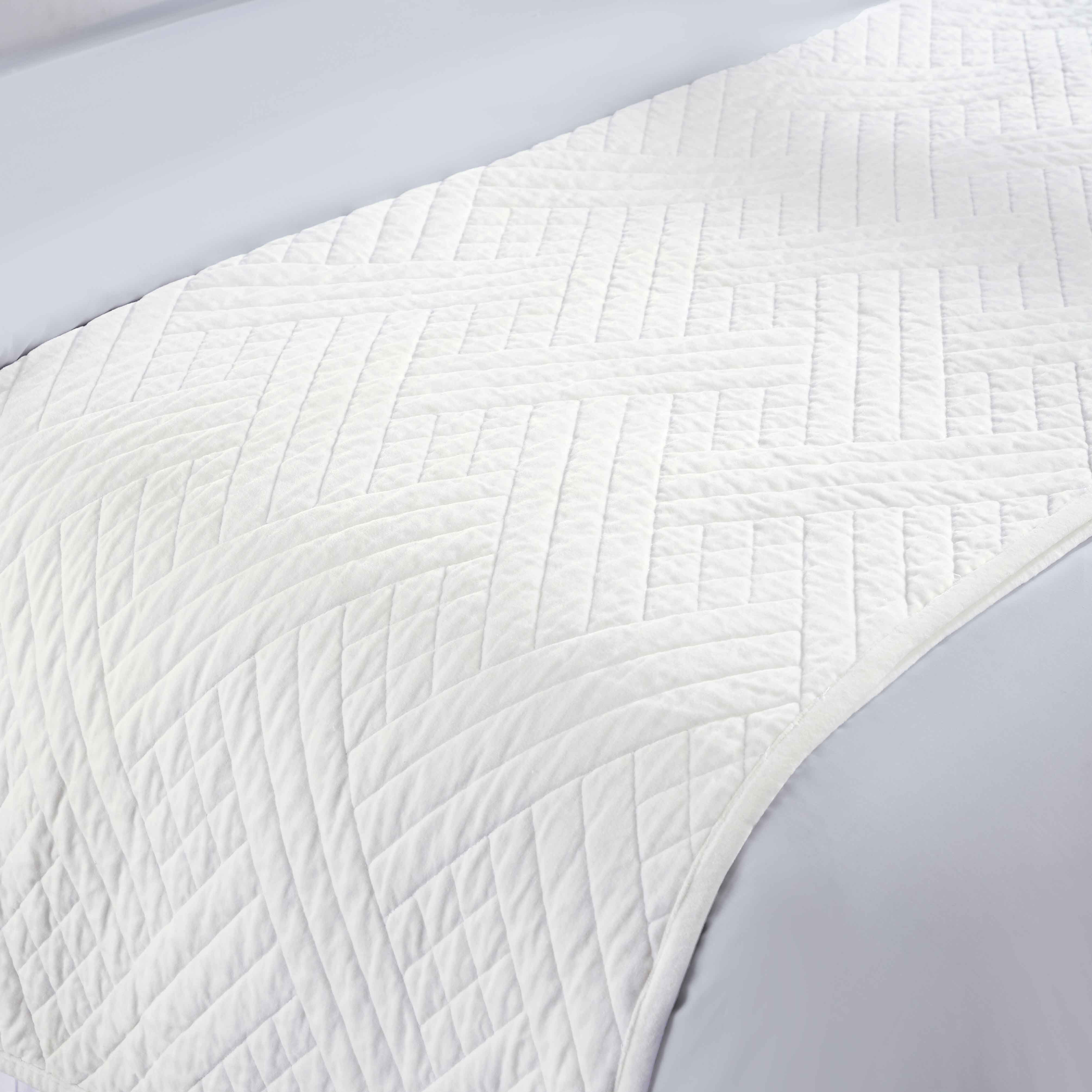 Karina Cotton Velvet Lightweight Geometric Quilt and Pillow Sham Set - Quilt Set by Superior Brand