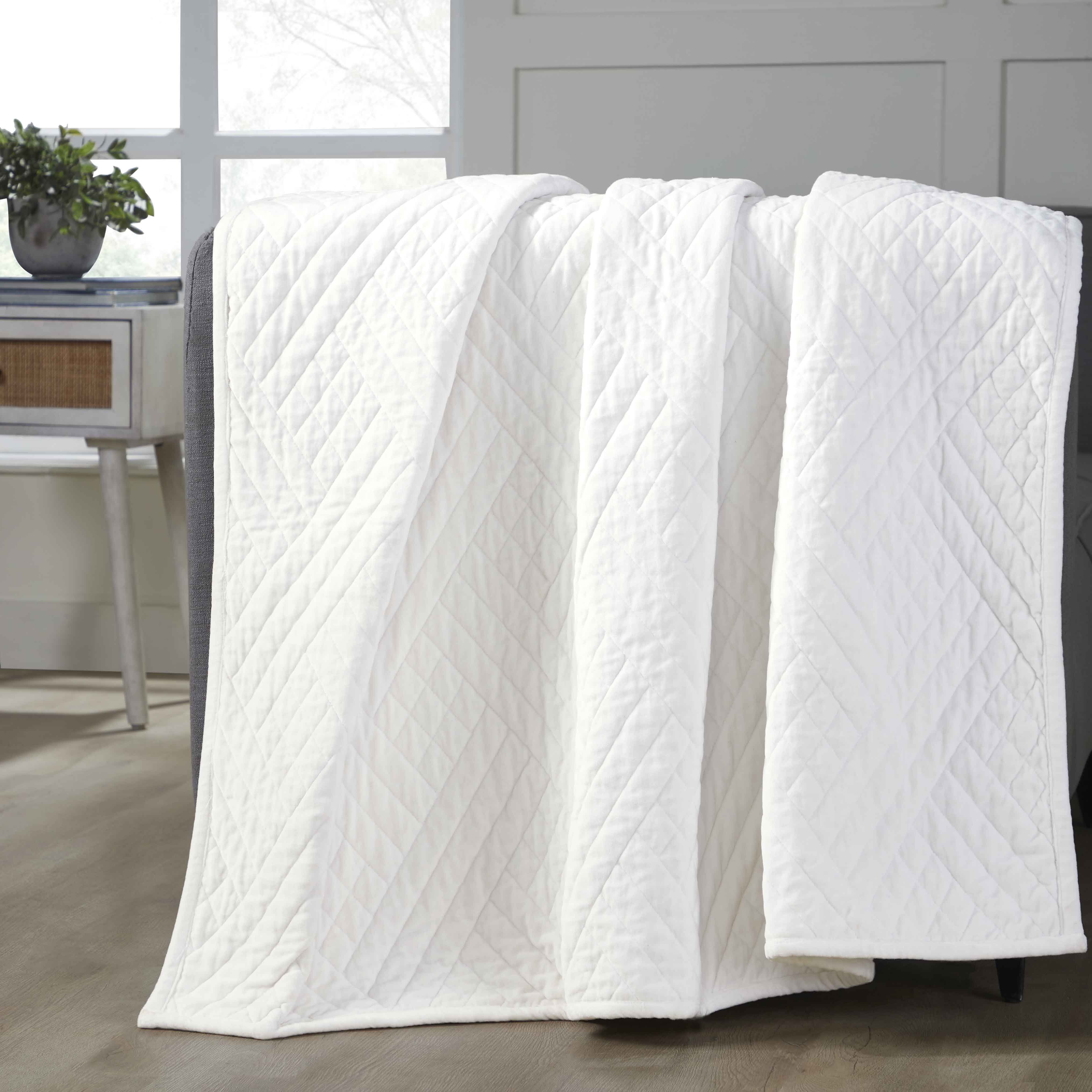Karina Cotton Velvet Lightweight Geometric Quilt and Pillow Sham Set - Quilt Set by Superior Brand