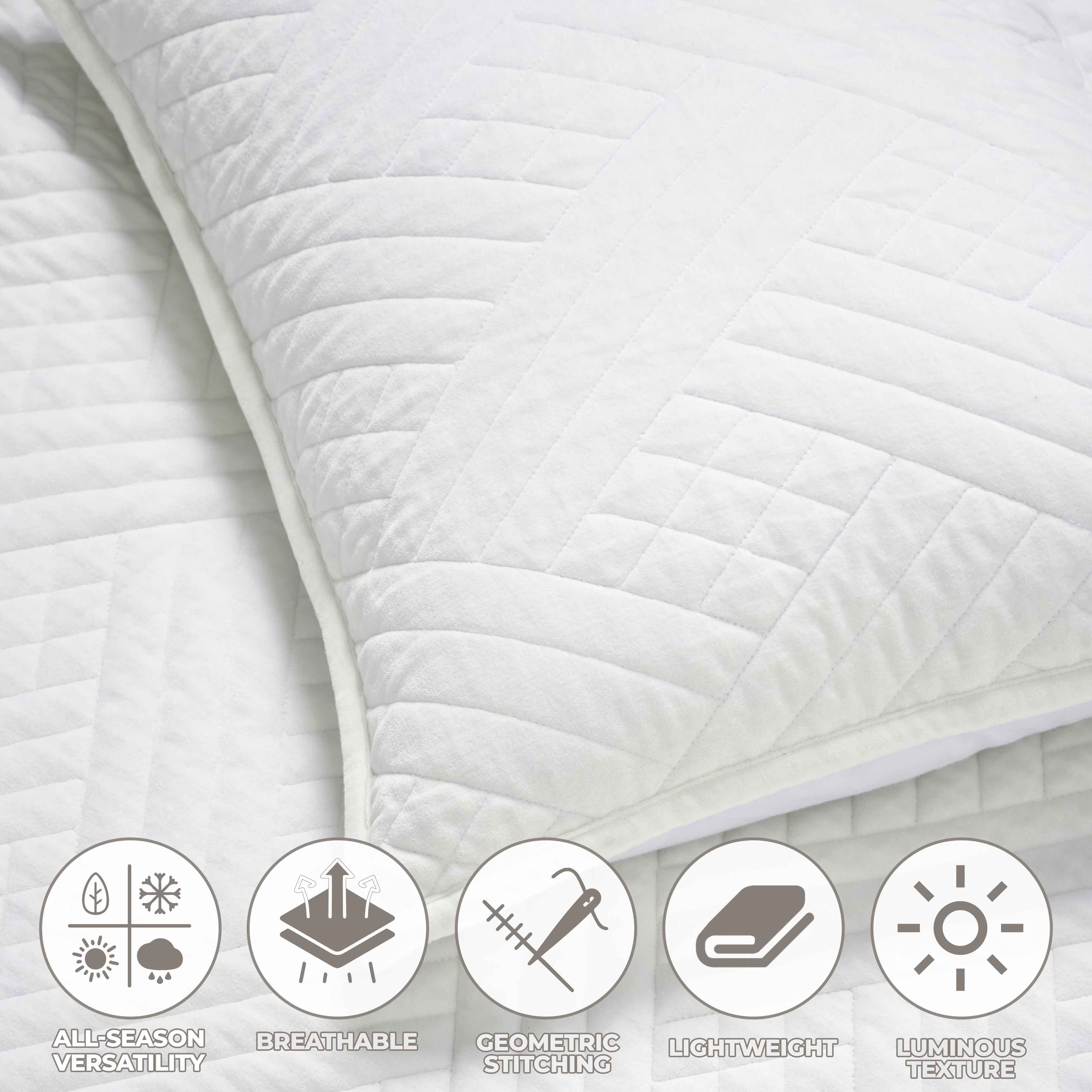 Karina Cotton Velvet Lightweight Geometric Quilt and Pillow Sham Set - Quilt Set by Superior Brand