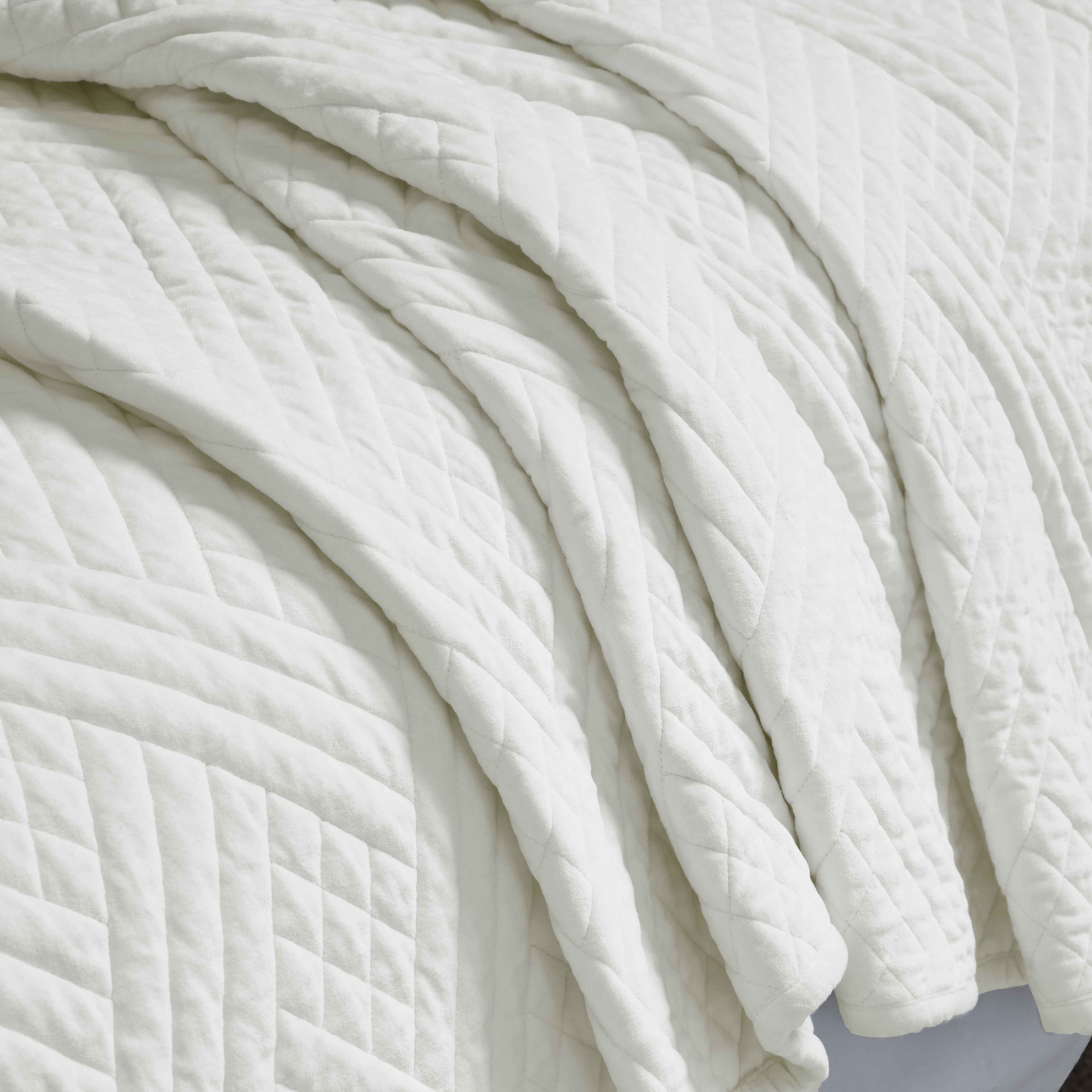 Karina Cotton Velvet Lightweight Geometric Quilt and Pillow Sham Set - Quilt Set by Superior Brand