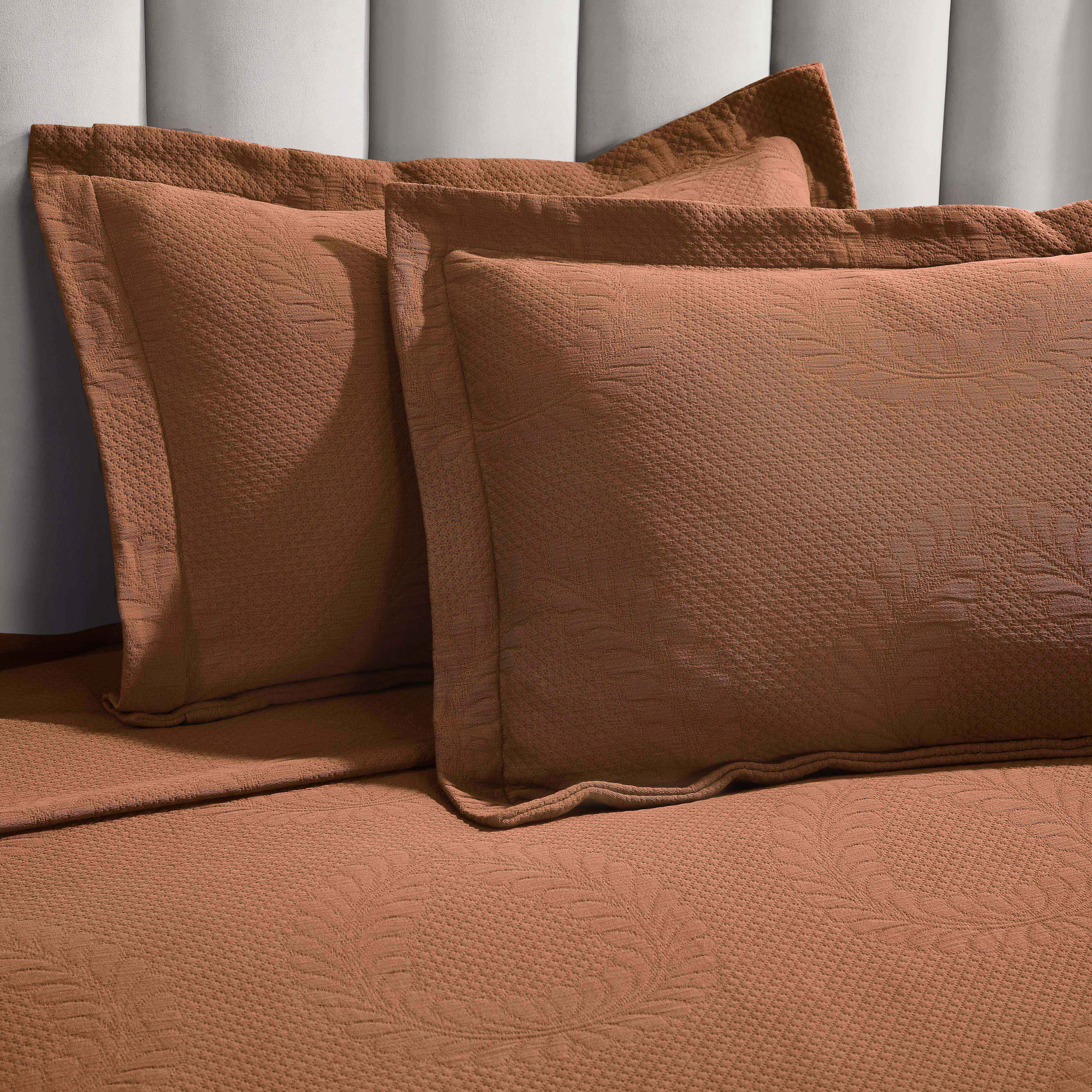 Peploi Medium Weight Jacquard Matelasse Floral Wreath Bedspread Set - Bedspread by Superior Brand