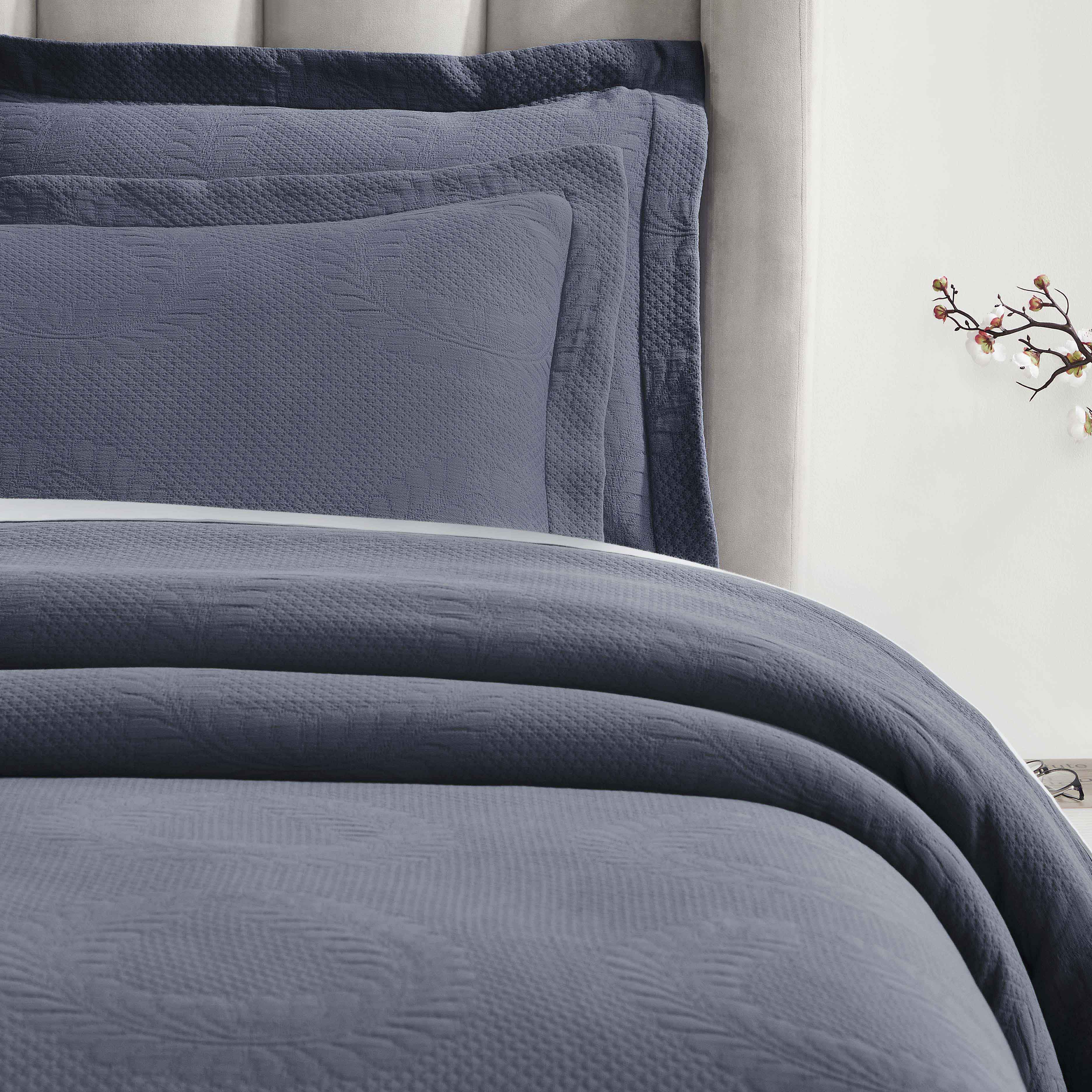 Peploi Medium Weight Jacquard Matelasse Floral Wreath Bedspread Set - Bedspread by Superior Brand