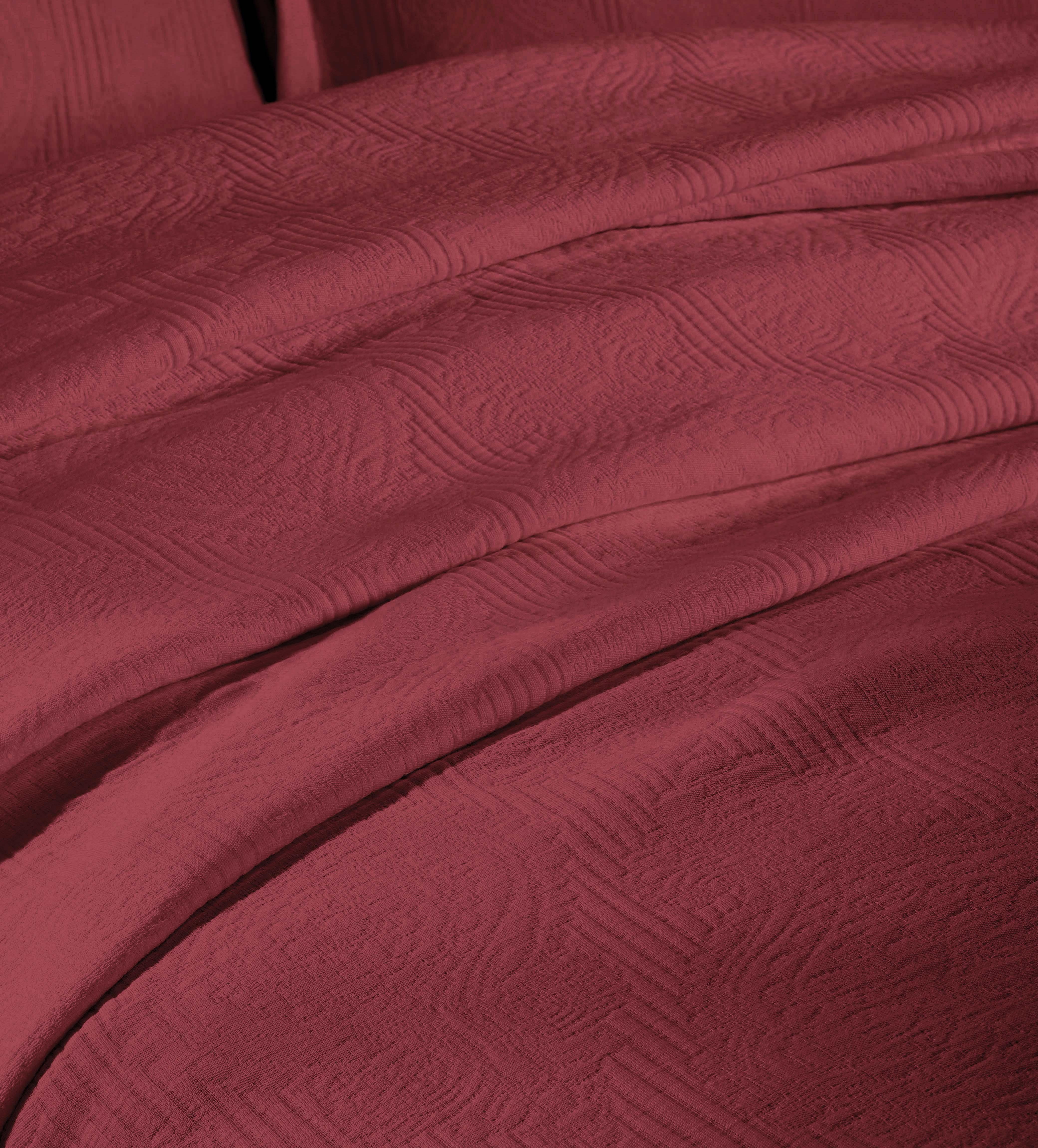 Victory Cotton Matelasse Scrolling Medallion Airy Bedspread Set - Bedspread by Superior Brand